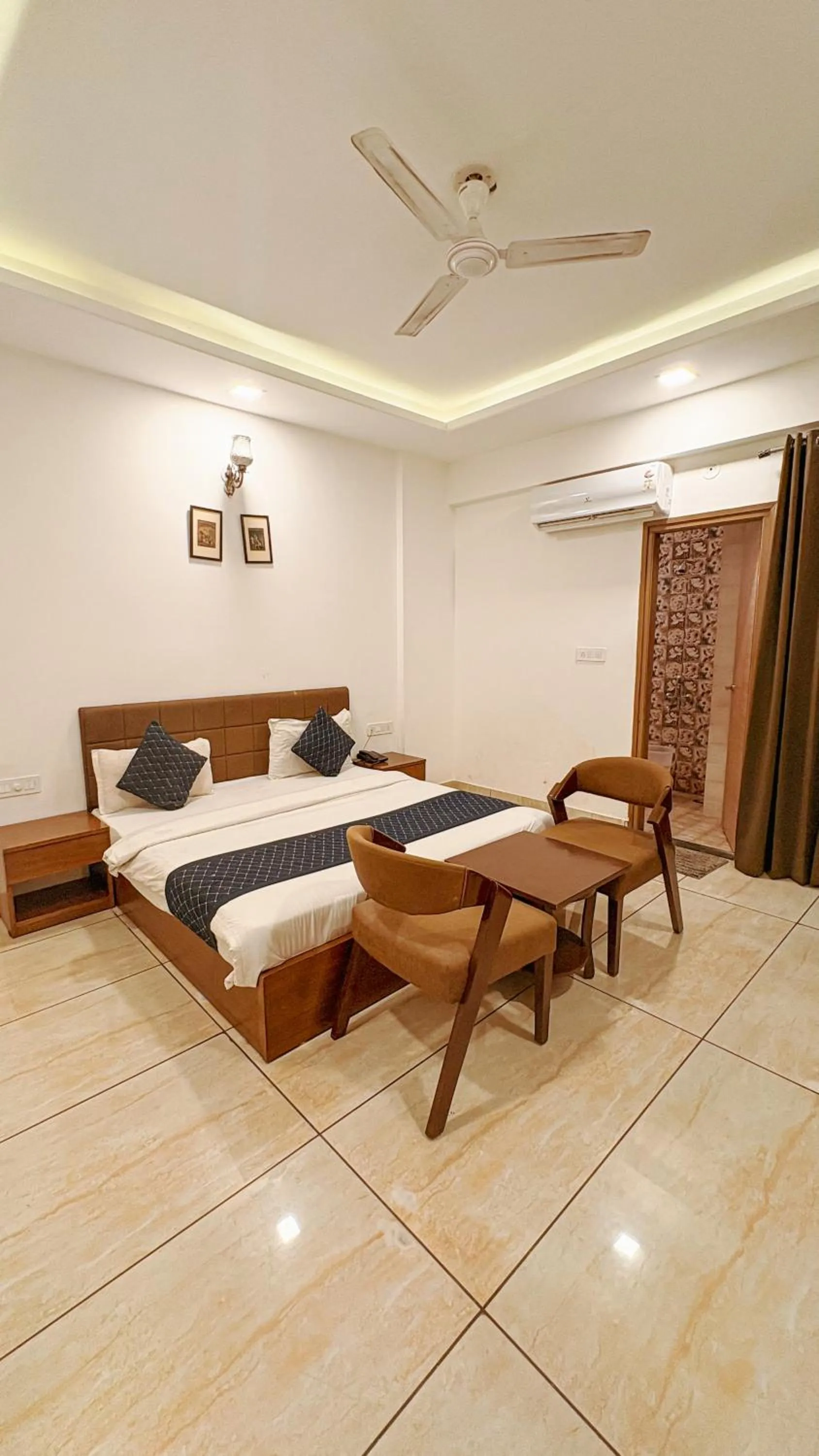 Photo of the whole room, Bed in Hotel Nikanshvee