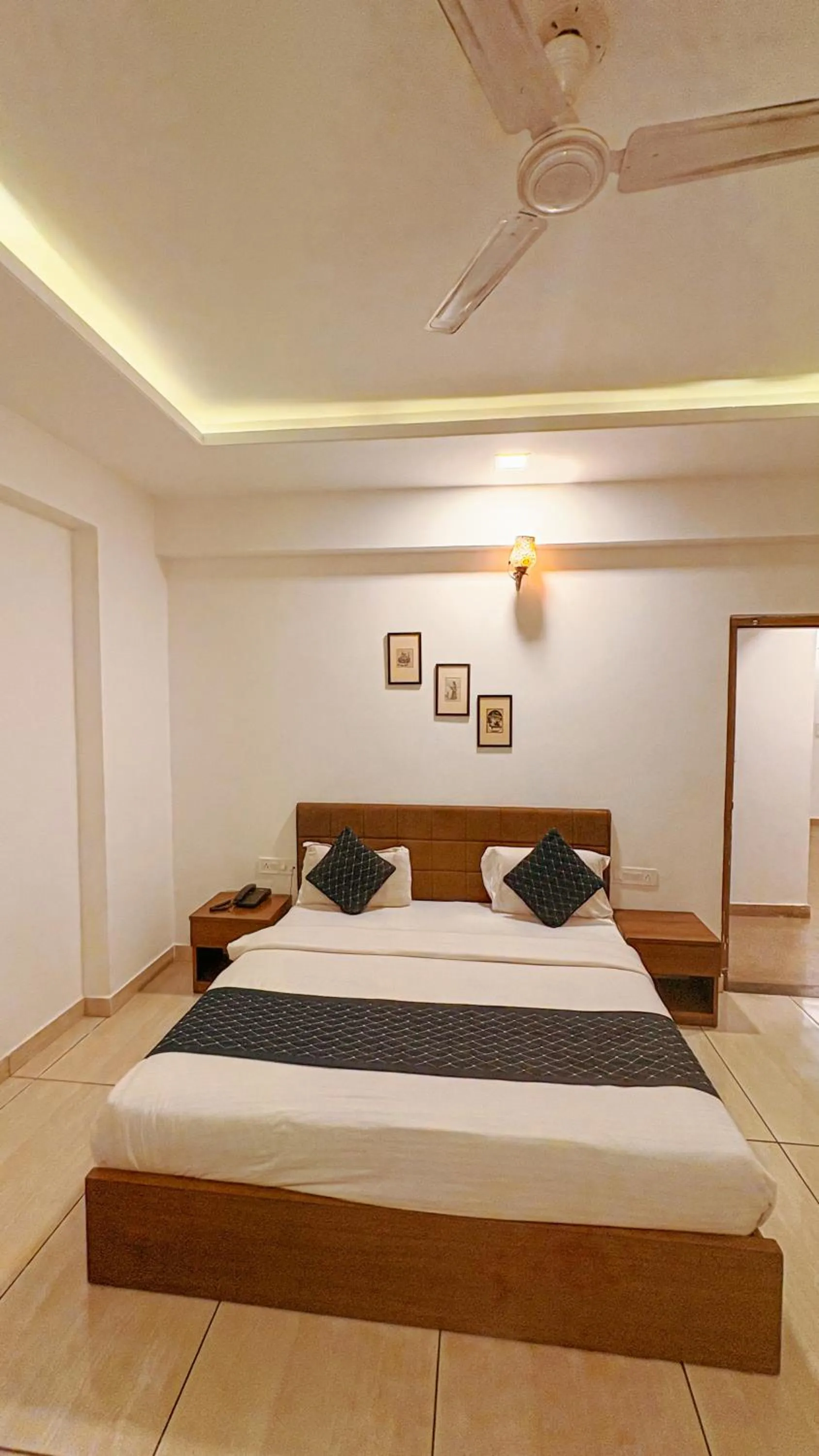 Bed in Hotel Nikanshvee