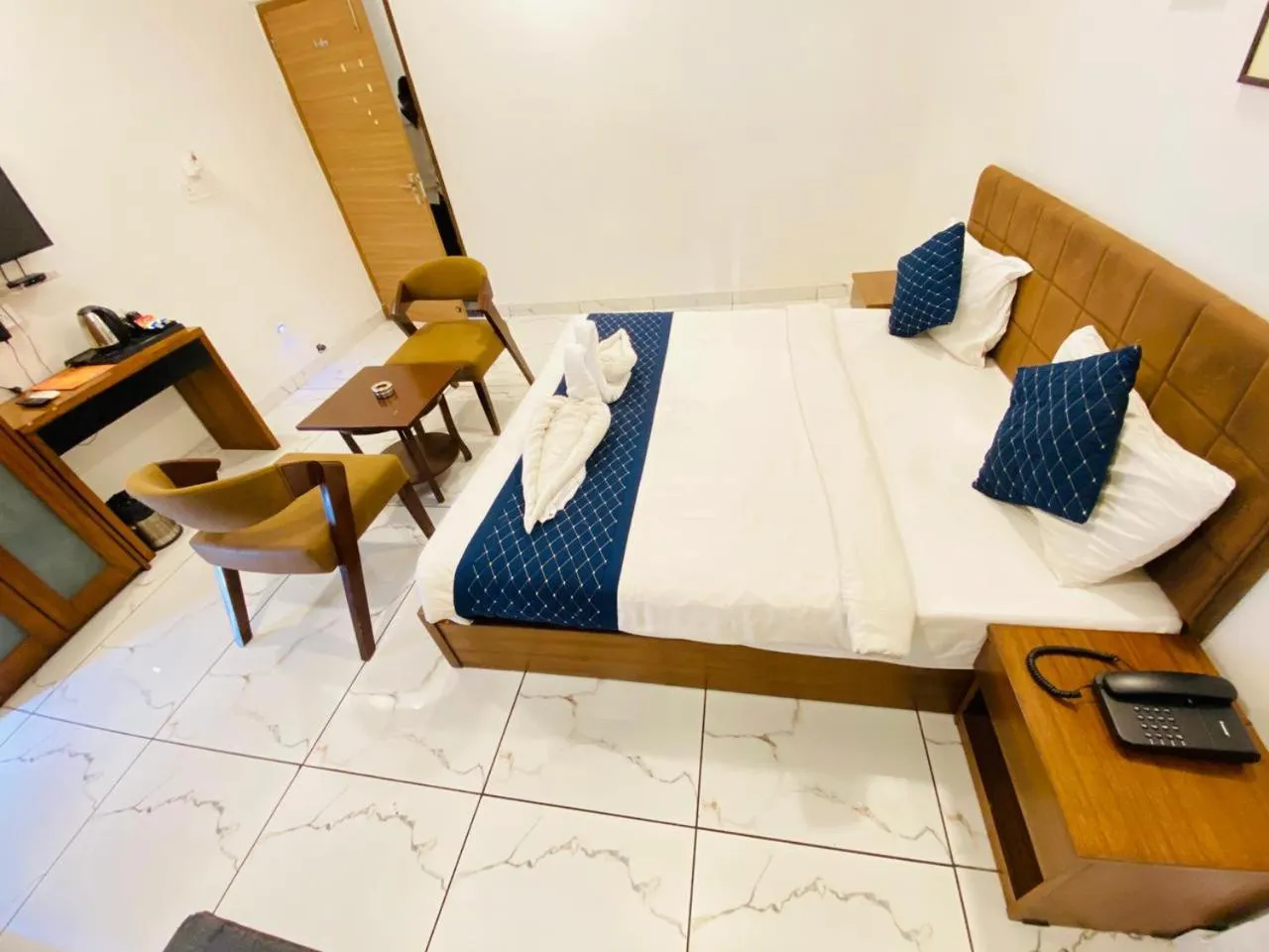 Photo of the whole room, Bed in Hotel Nikanshvee