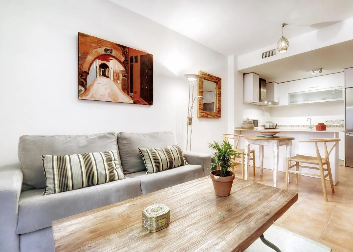 Old Town Apartment near the beach