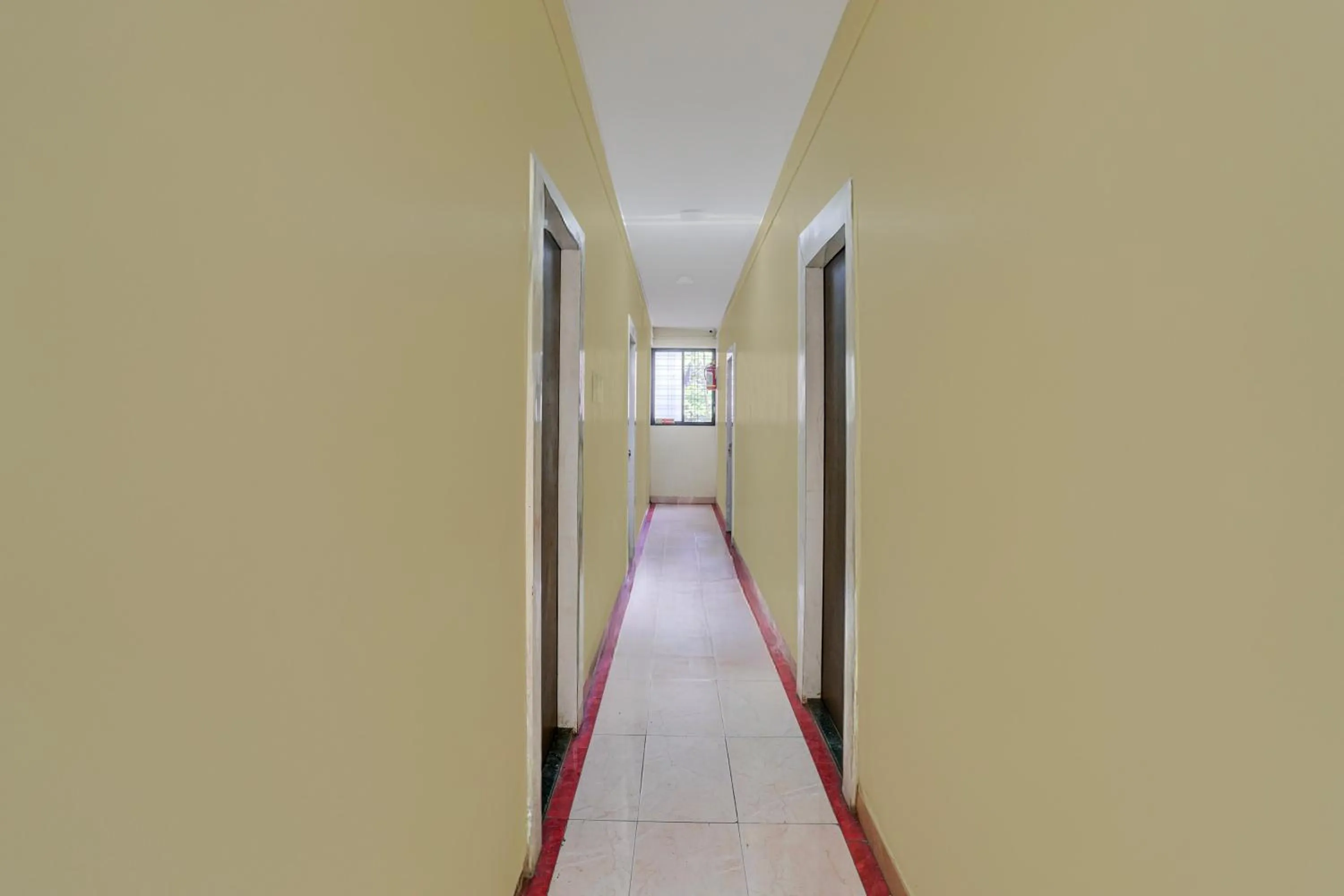 Lobby or reception in Hotel O Sainagar Shirdi Railway Junction Formerly Sai Vyankatesh Residency