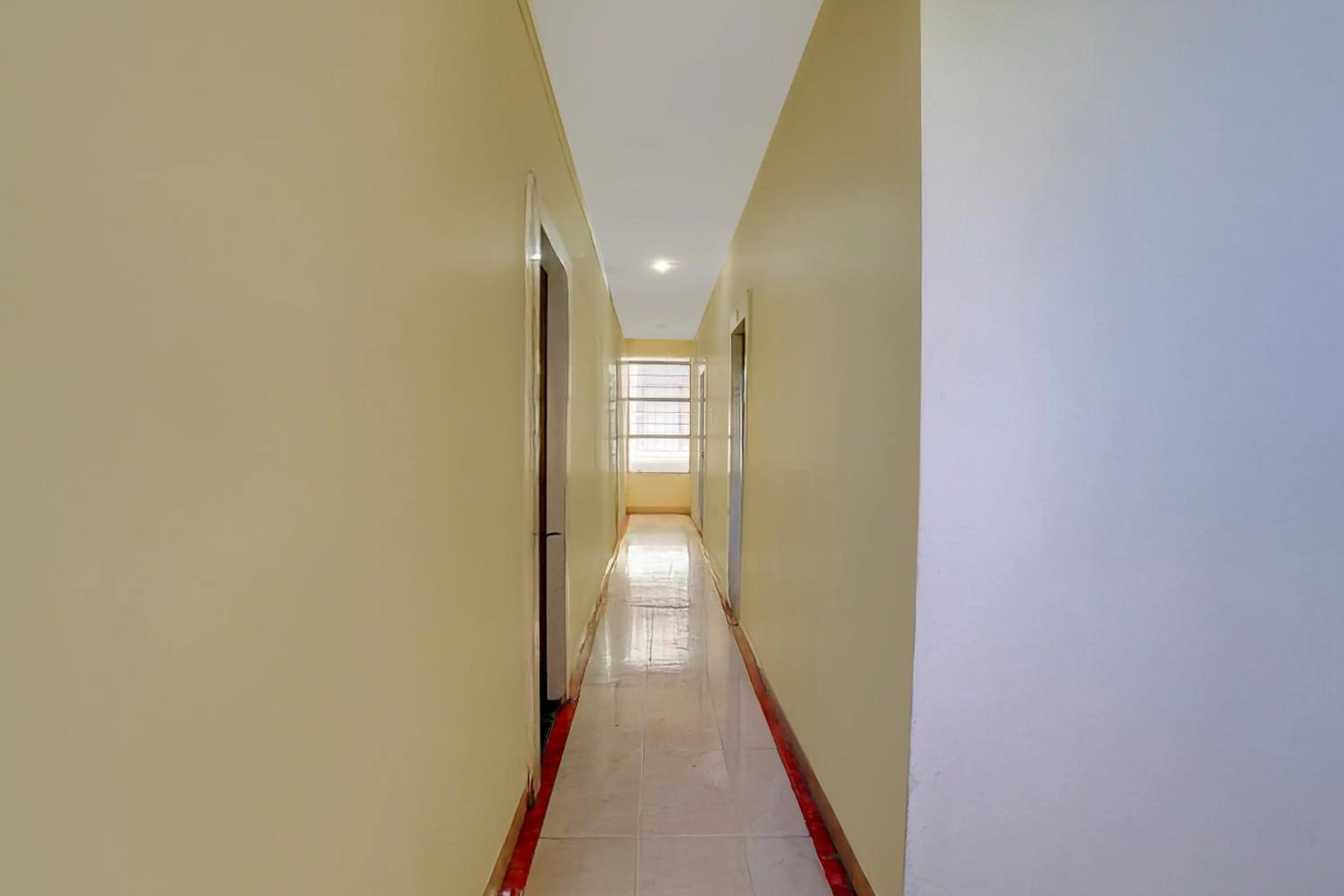 Lobby or reception in Hotel O Sainagar Shirdi Railway Junction Formerly Sai Vyankatesh Residency