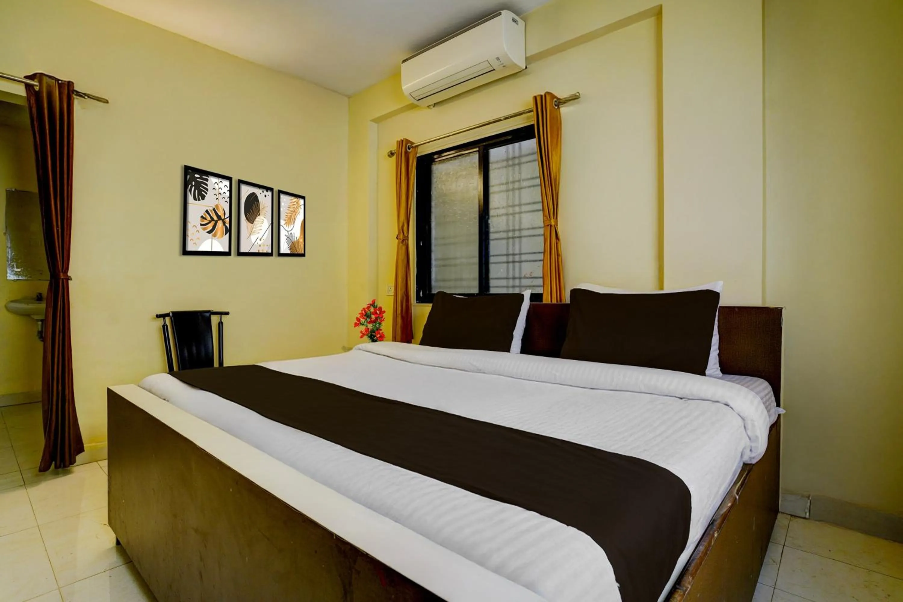Bedroom, Bed in Hotel O Sainagar Shirdi Railway Junction Formerly Sai Vyankatesh Residency
