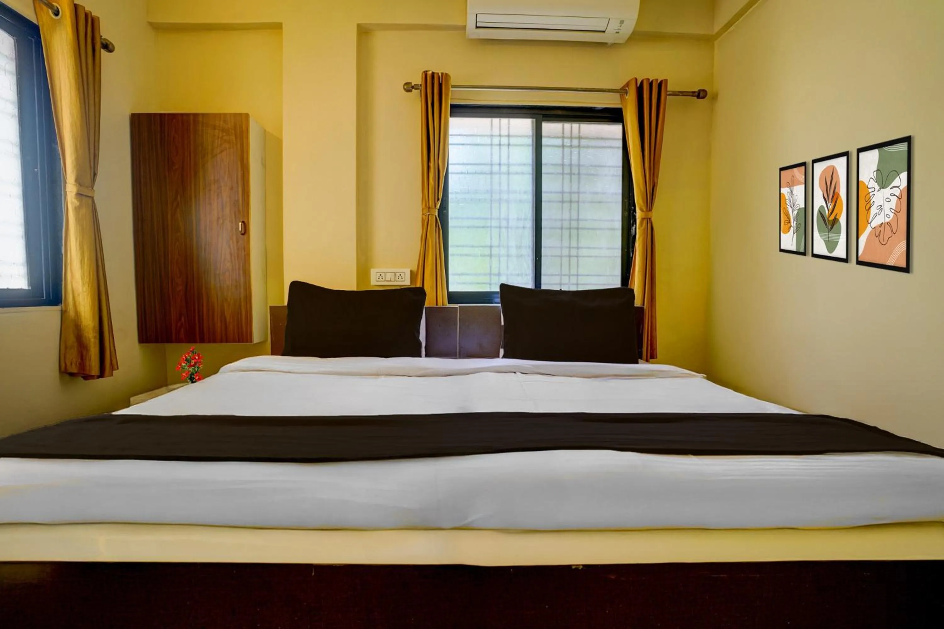 Bedroom, Bed in Hotel O Sainagar Shirdi Railway Junction Formerly Sai Vyankatesh Residency