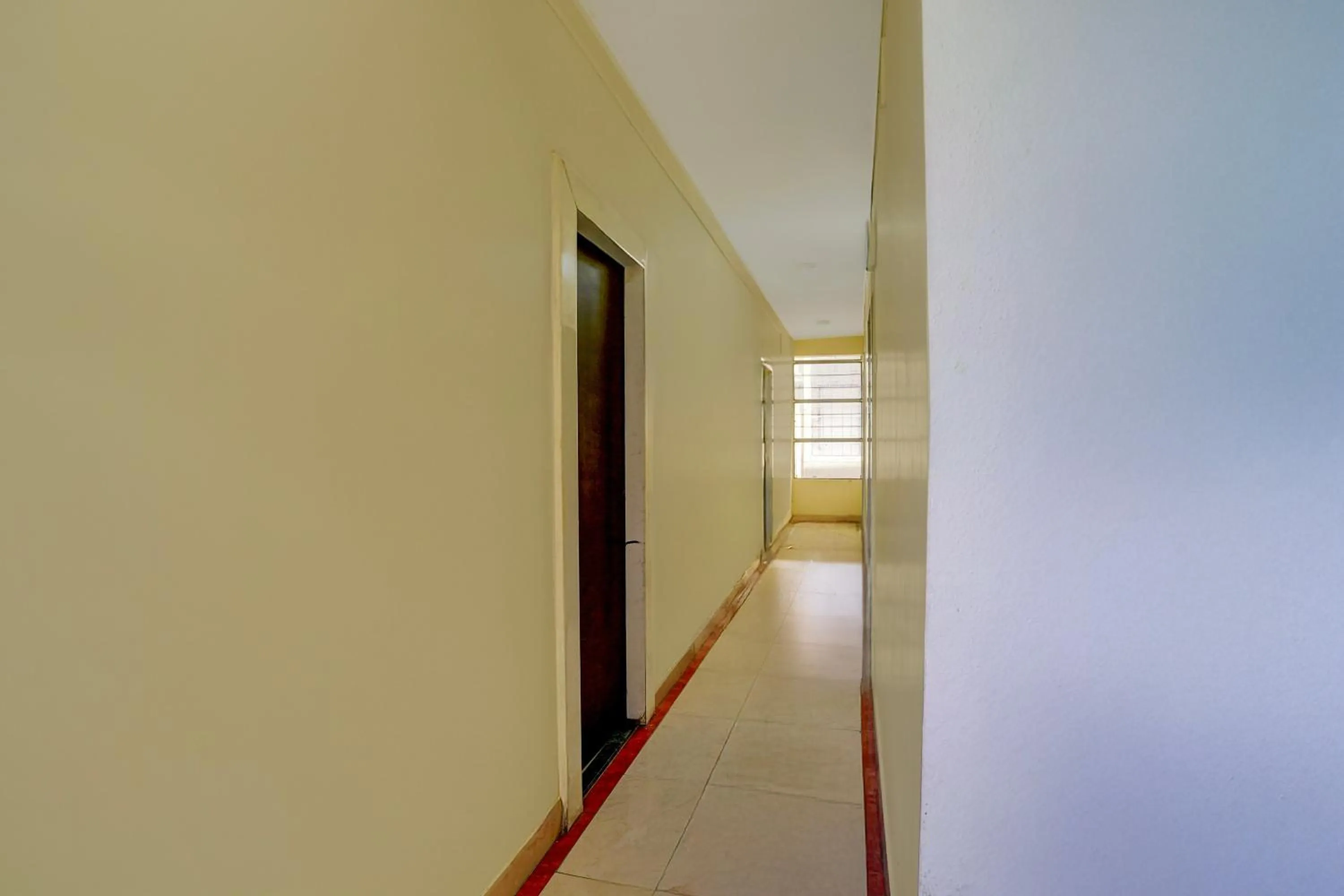 Lobby or reception in Hotel O Sainagar Shirdi Railway Junction Formerly Sai Vyankatesh Residency