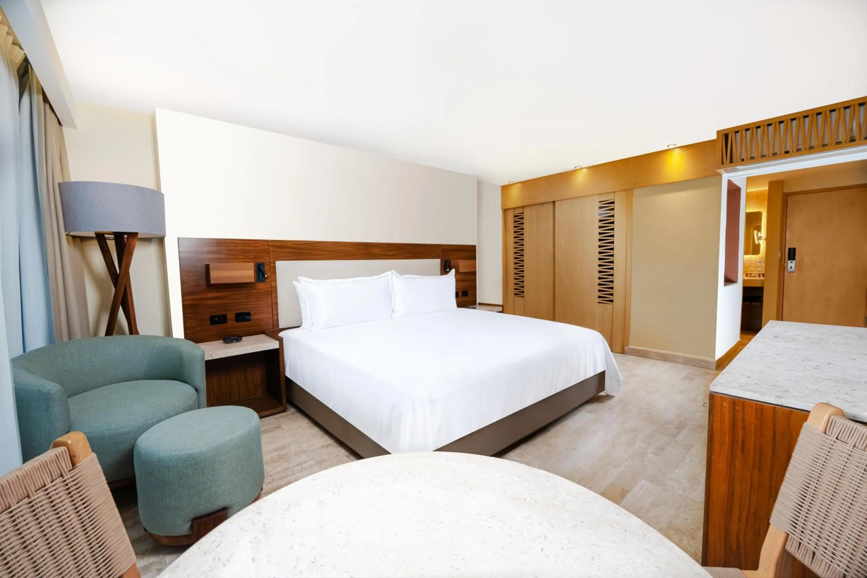 Photo of the whole room, Bed in Oh! Cancun - The Urban Oasis & Beach Club