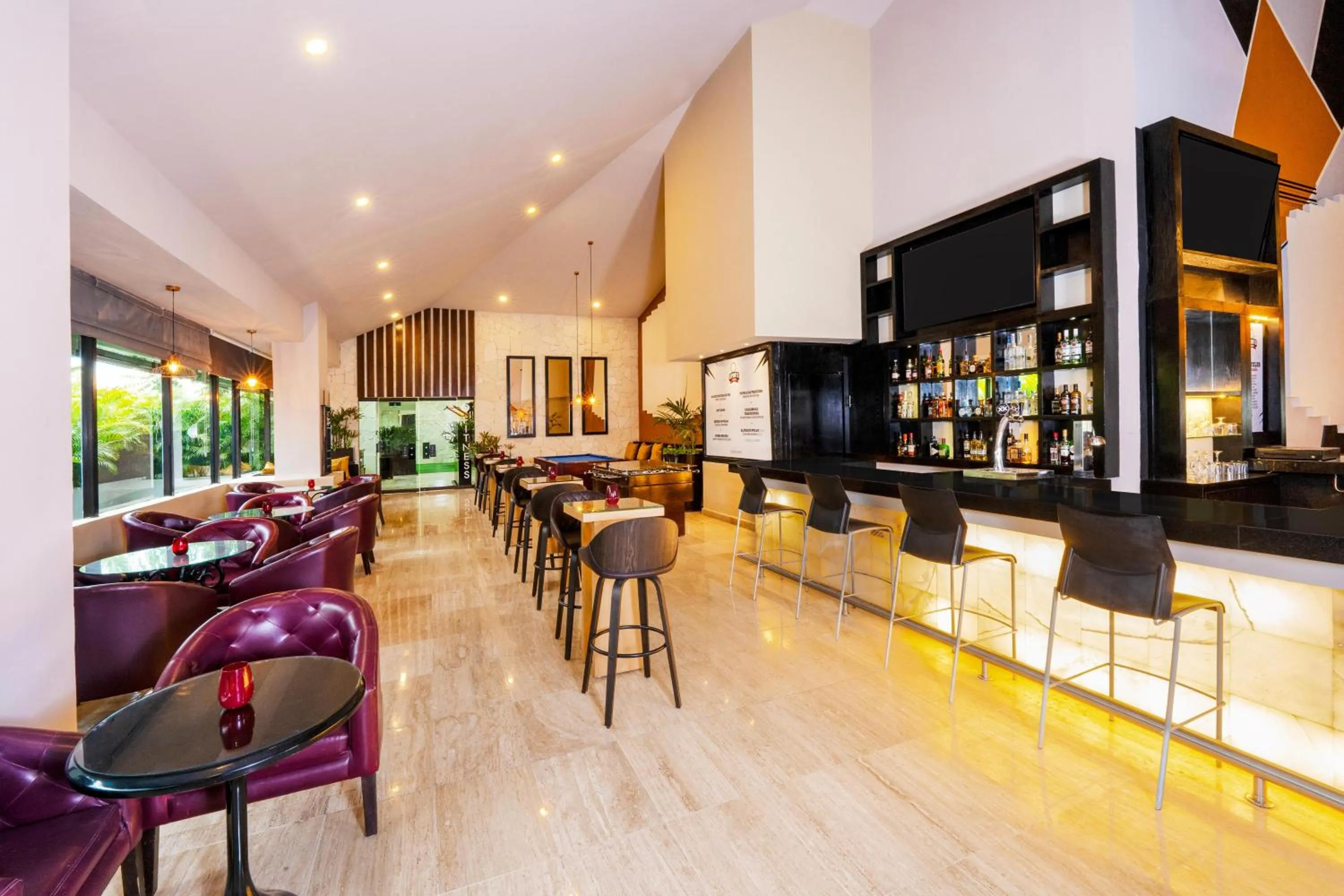 Lounge or bar in Oh! Cancun - The Urban Oasis & Beach Club