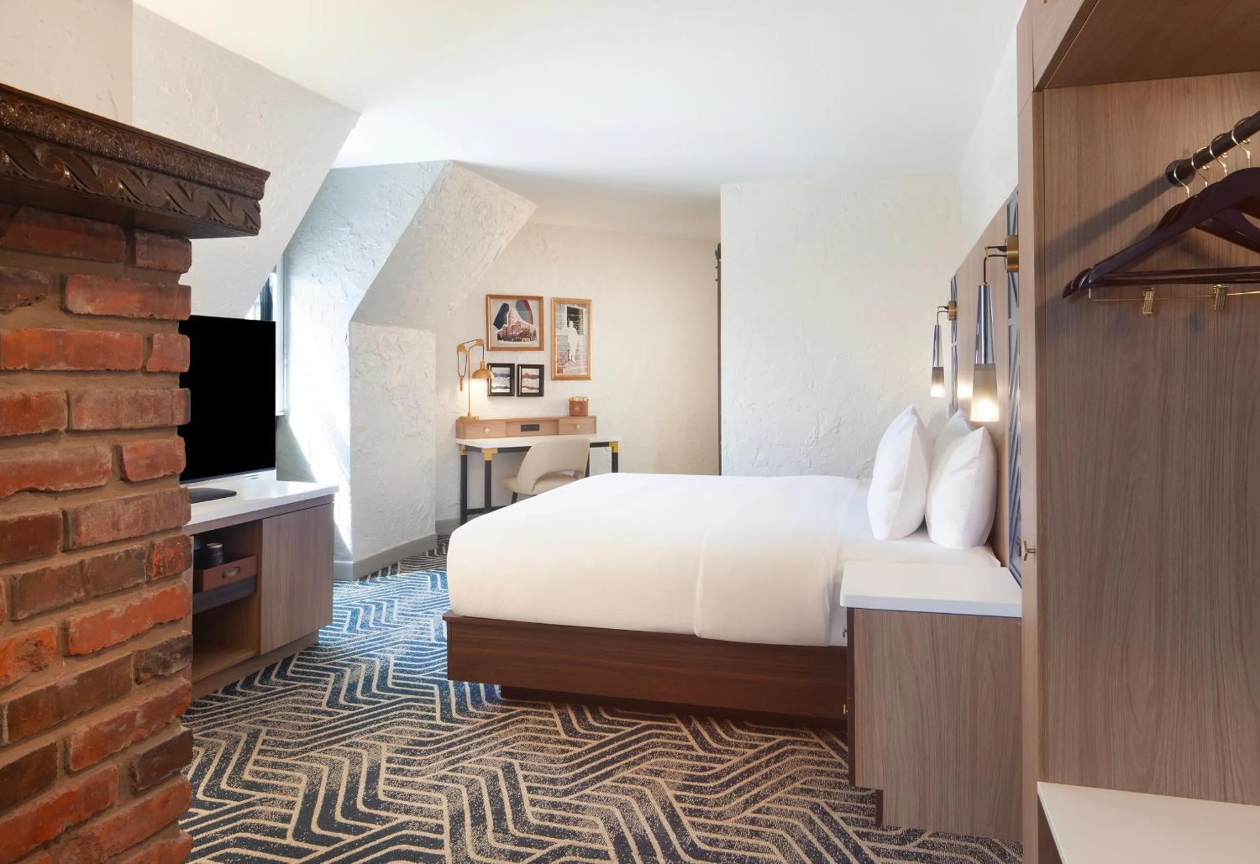 Bedroom, Bed in Hotel Royer Urbana Champaign, Tapestry Collection by Hilton