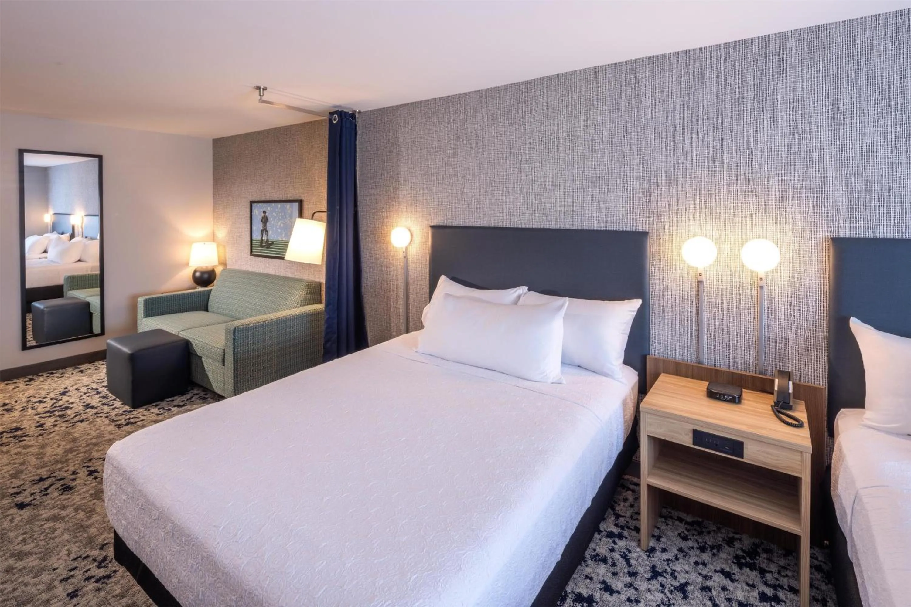 Living room, Bed in Home2 Suites By Hilton Kalispell, Mt