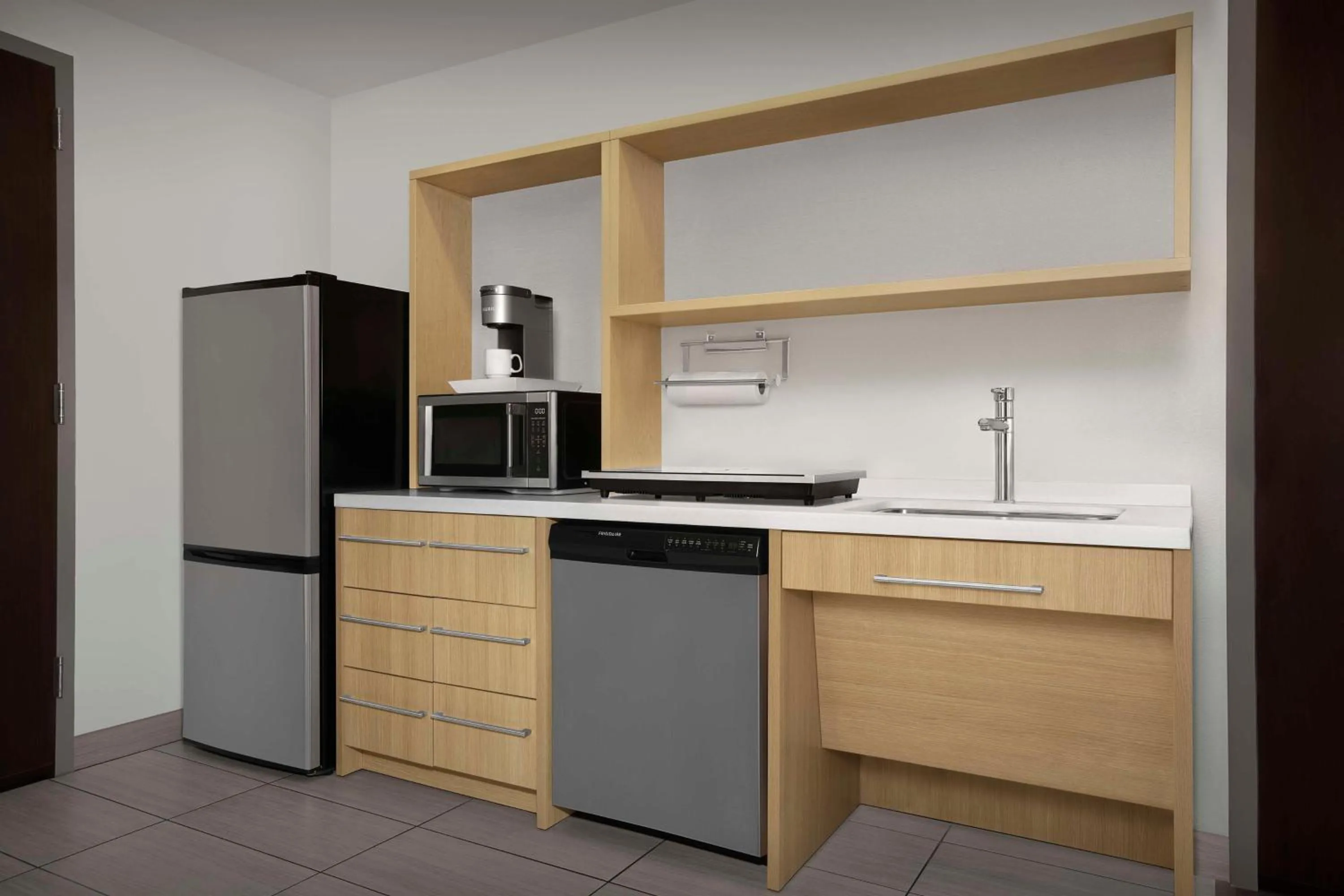 Kitchen or kitchenette in Home2 Suites by Hilton Clarksville/Ft. Campbell