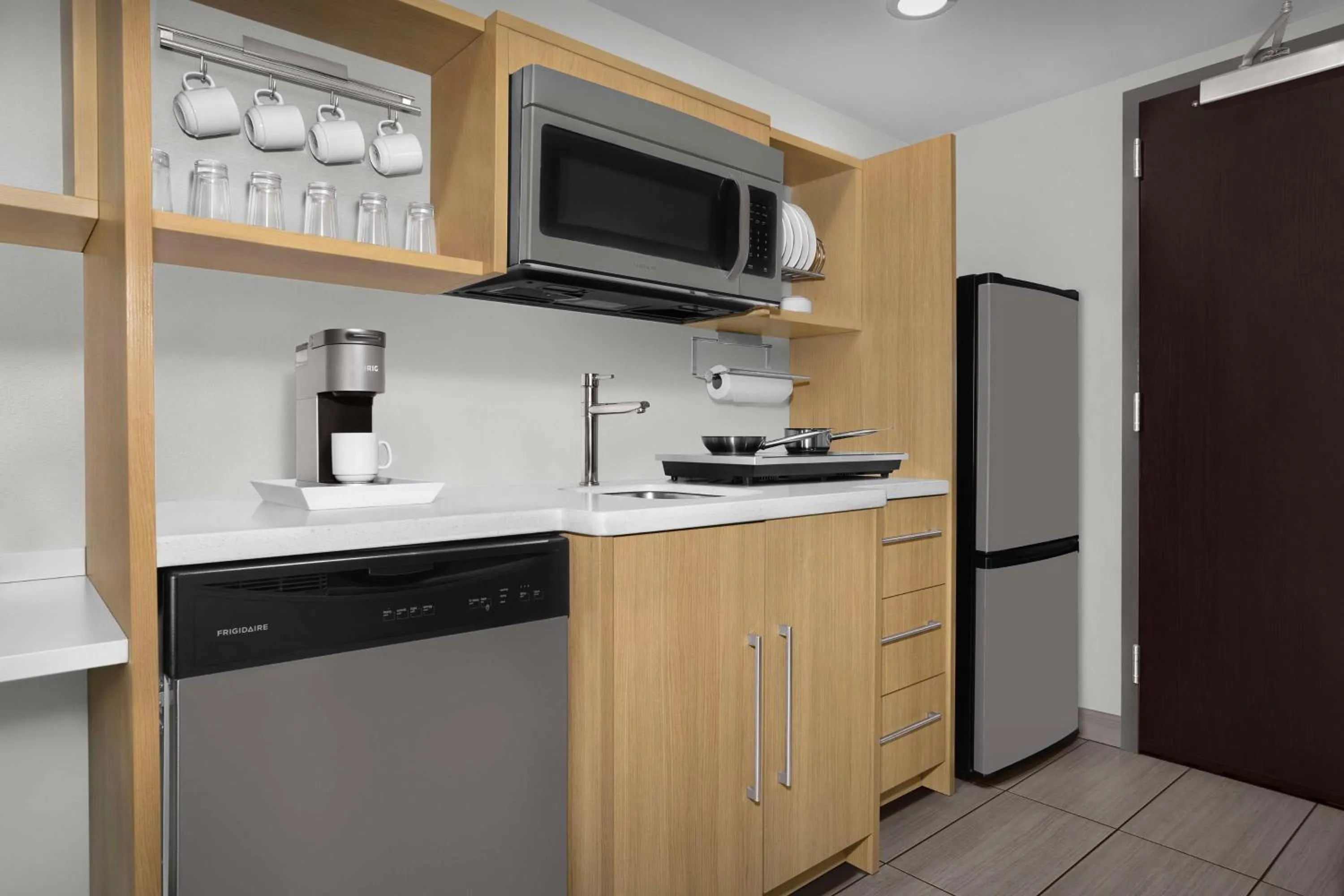 Kitchen or kitchenette in Home2 Suites by Hilton Clarksville/Ft. Campbell