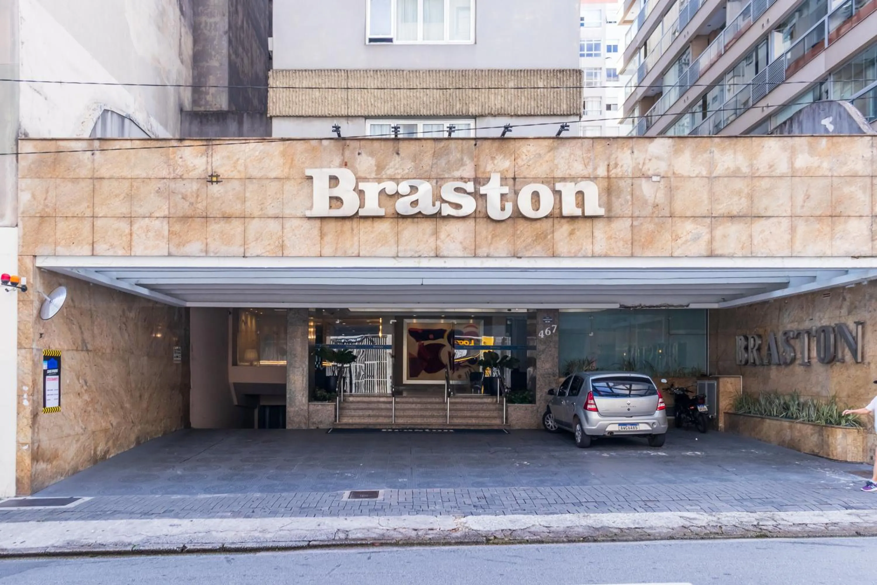 Text overlay in Braston Augusta Hotel by Castelo Itaipava