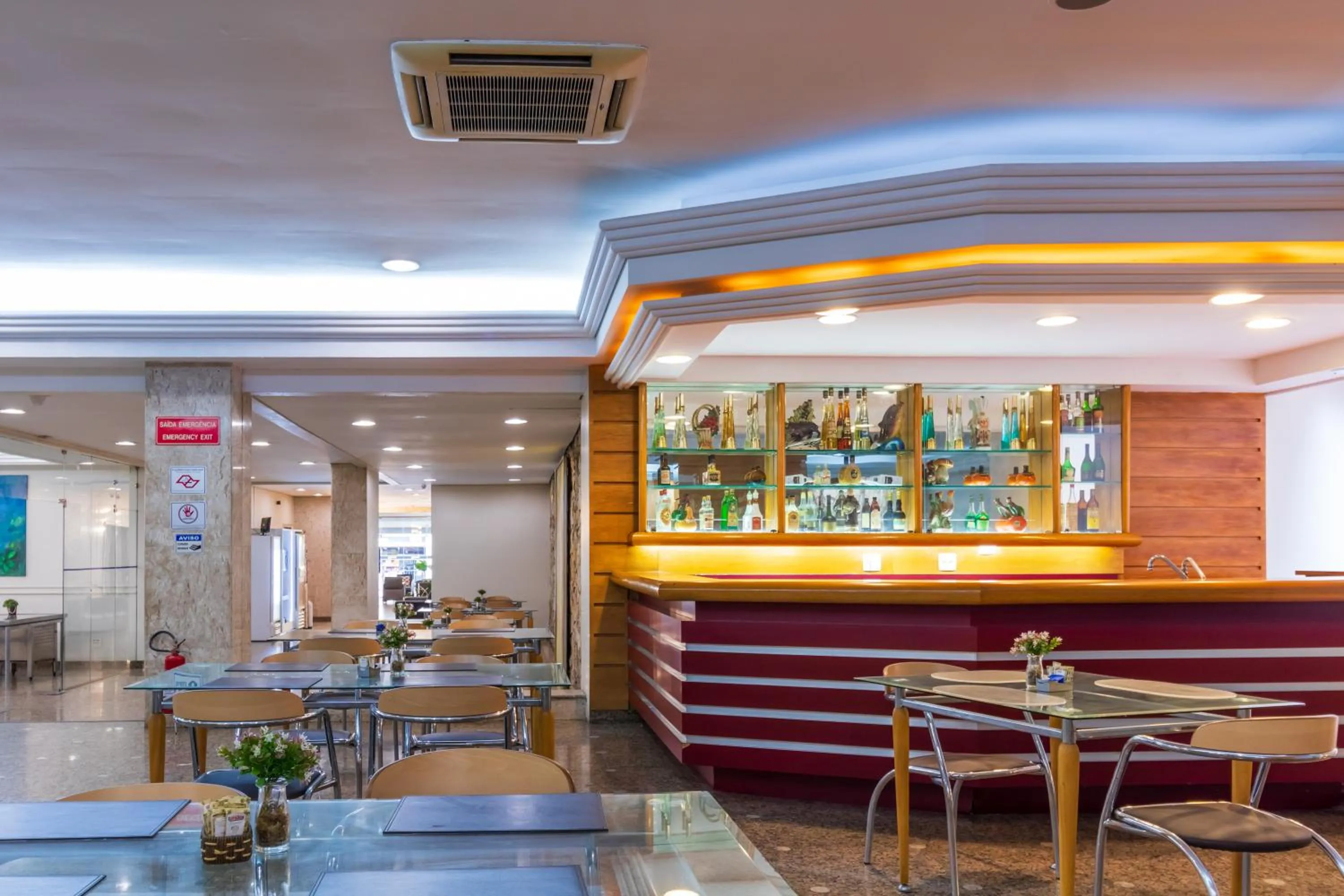Lounge or bar in Braston Augusta Hotel by Castelo Itaipava