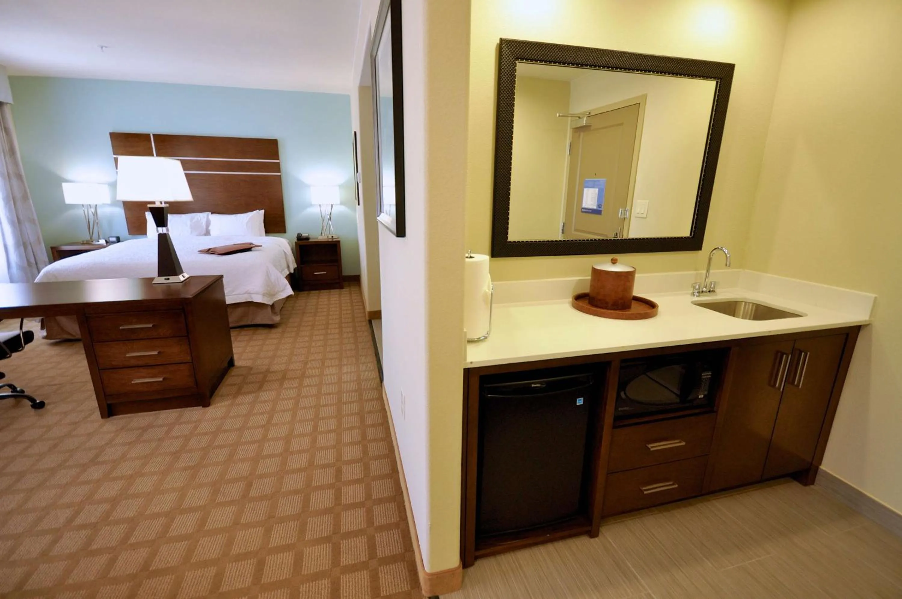 Other, Bed in Hampton Inn and Suites Hutto