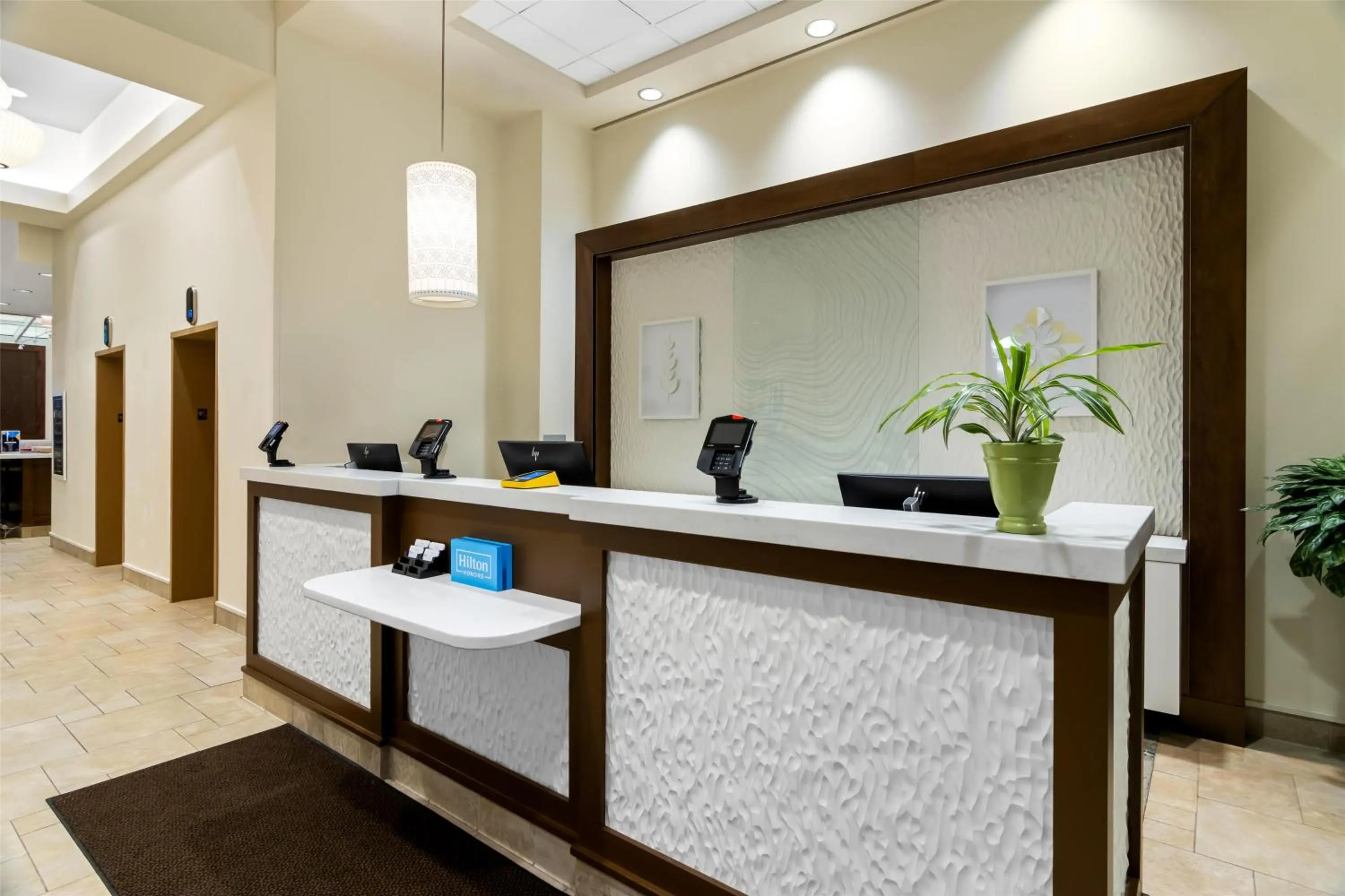 Lobby or reception in Hilton Garden Inn Chicago Downtown Riverwalk