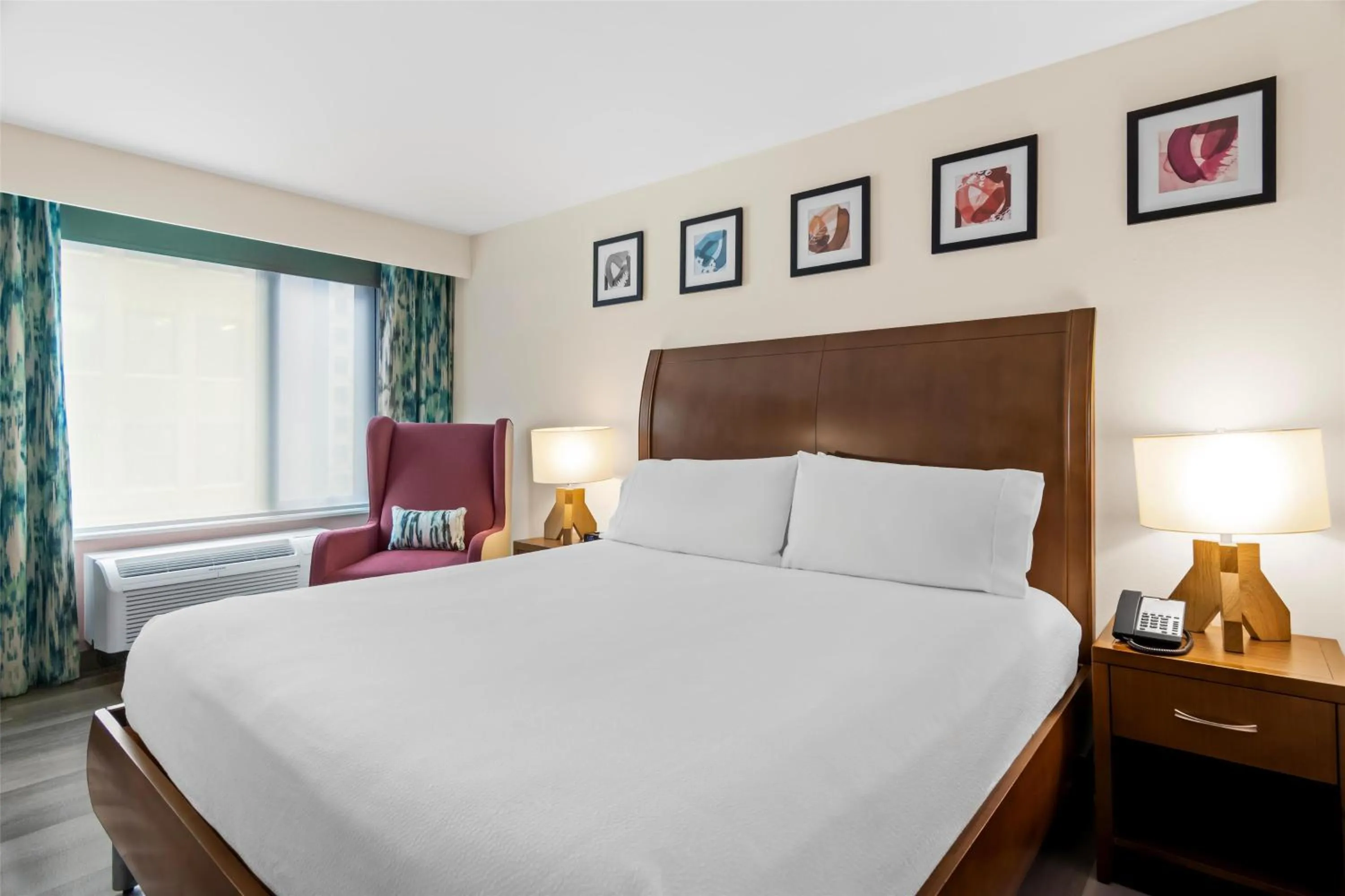 Bed in Hilton Garden Inn Chicago Downtown Riverwalk