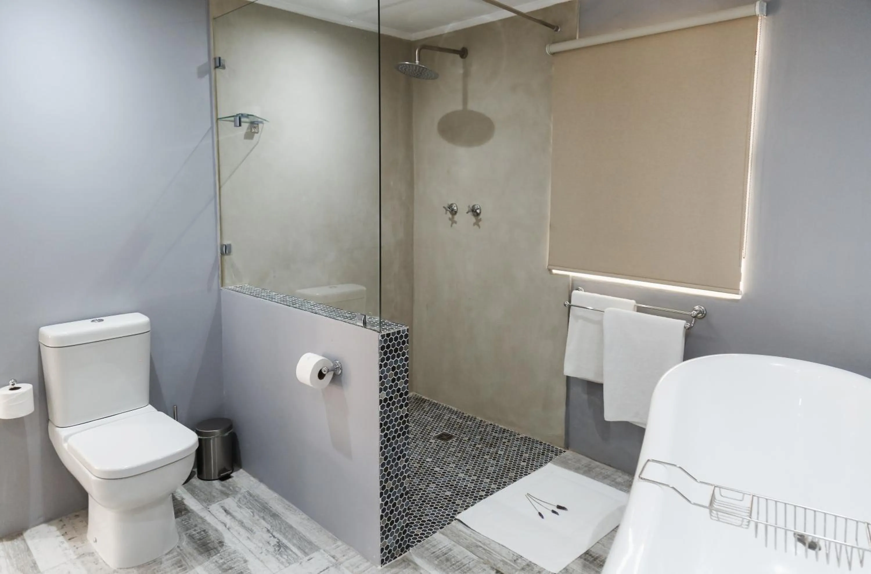 Shower in Le Pommier Wine Estate