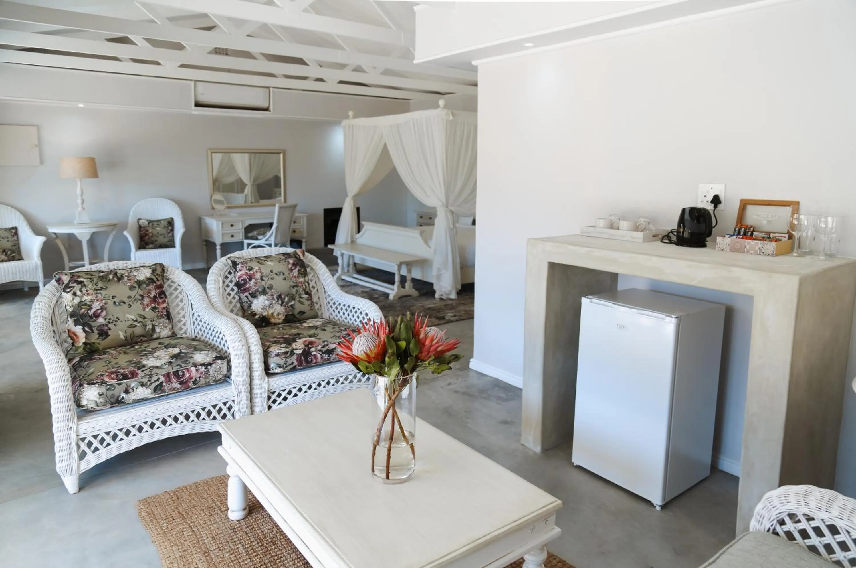 Photo of the whole room in Le Pommier Wine Estate