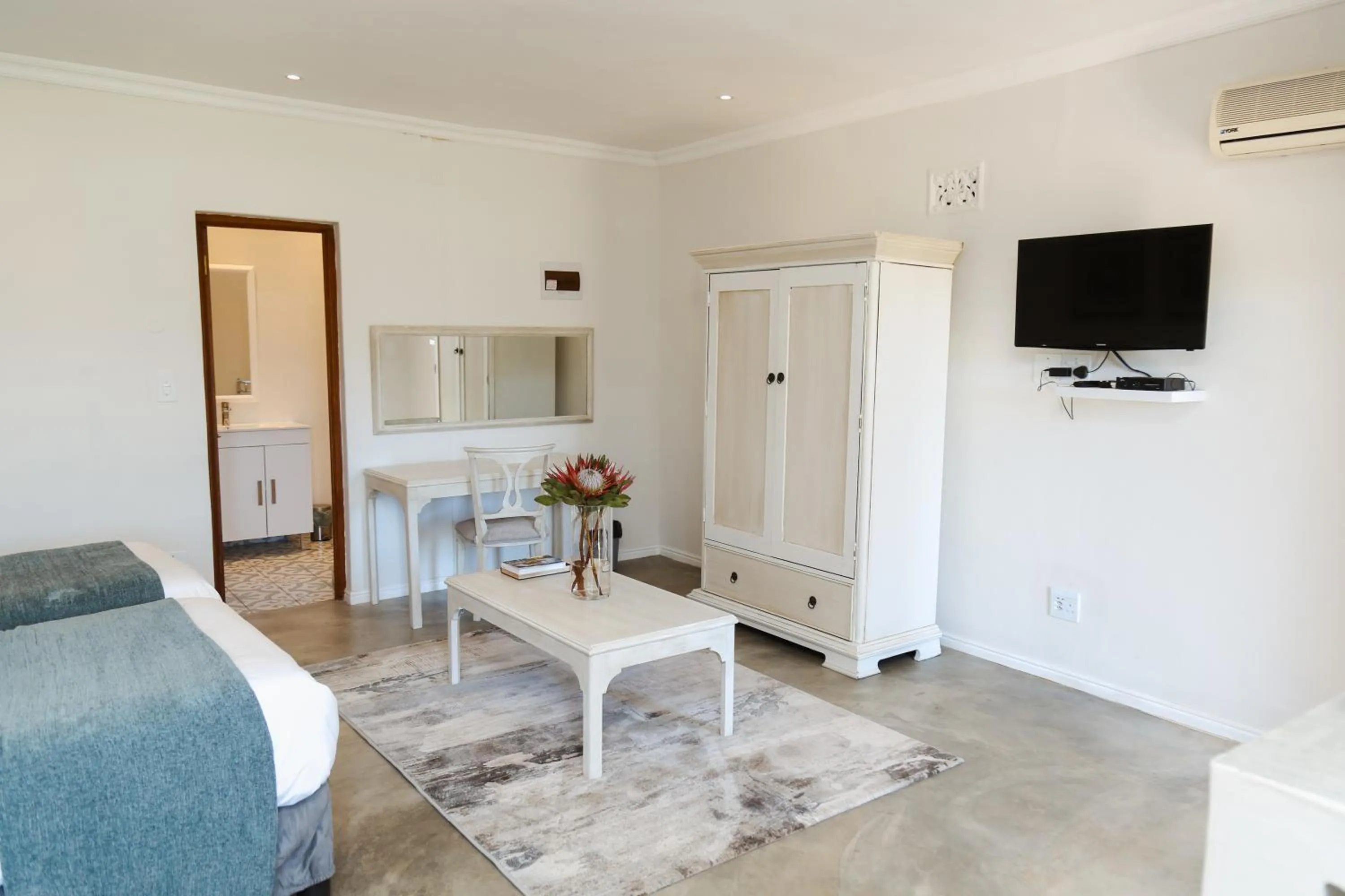 Bedroom, Bed in Le Pommier Wine Estate