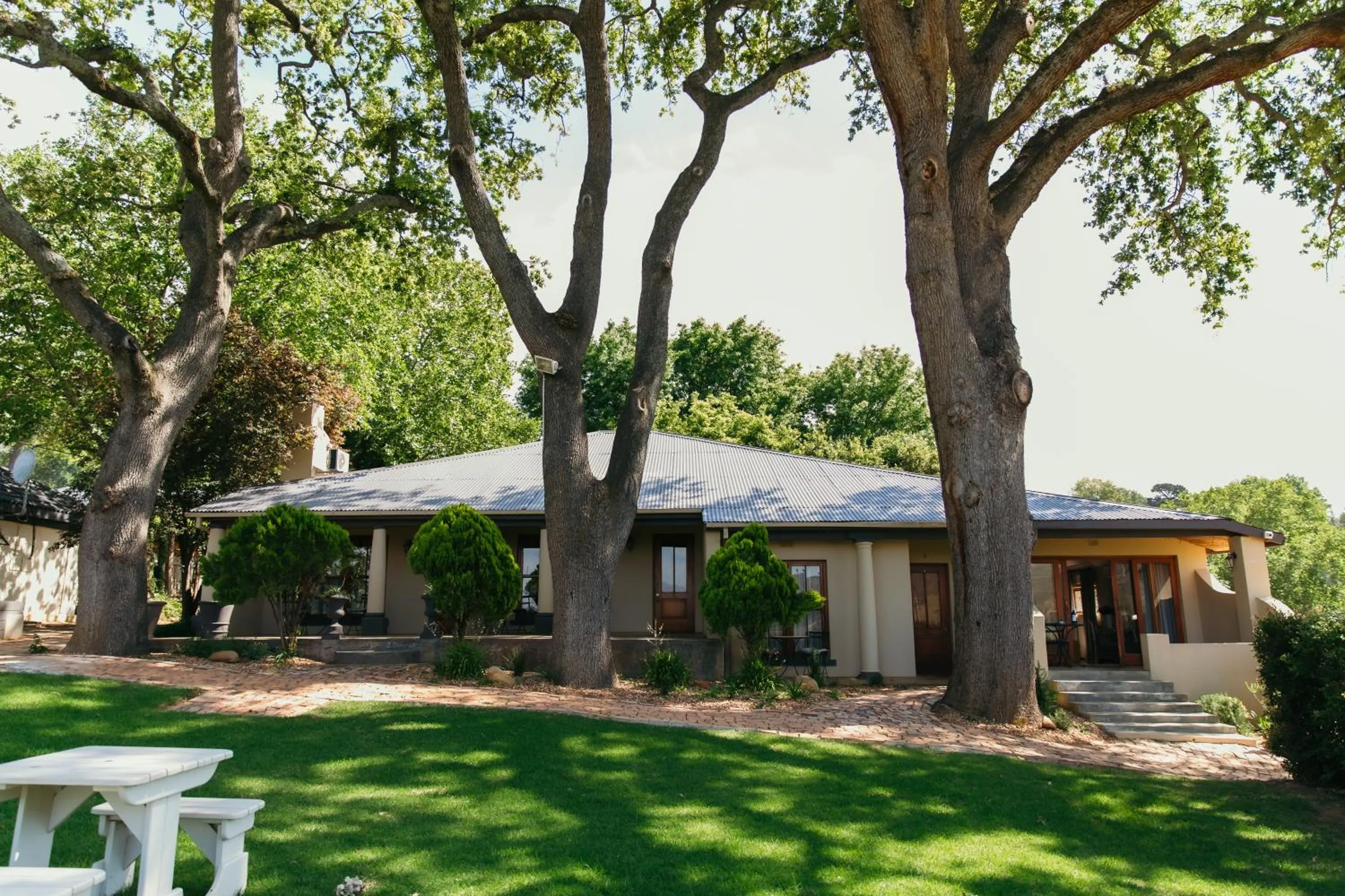 Property building in Le Pommier Wine Estate