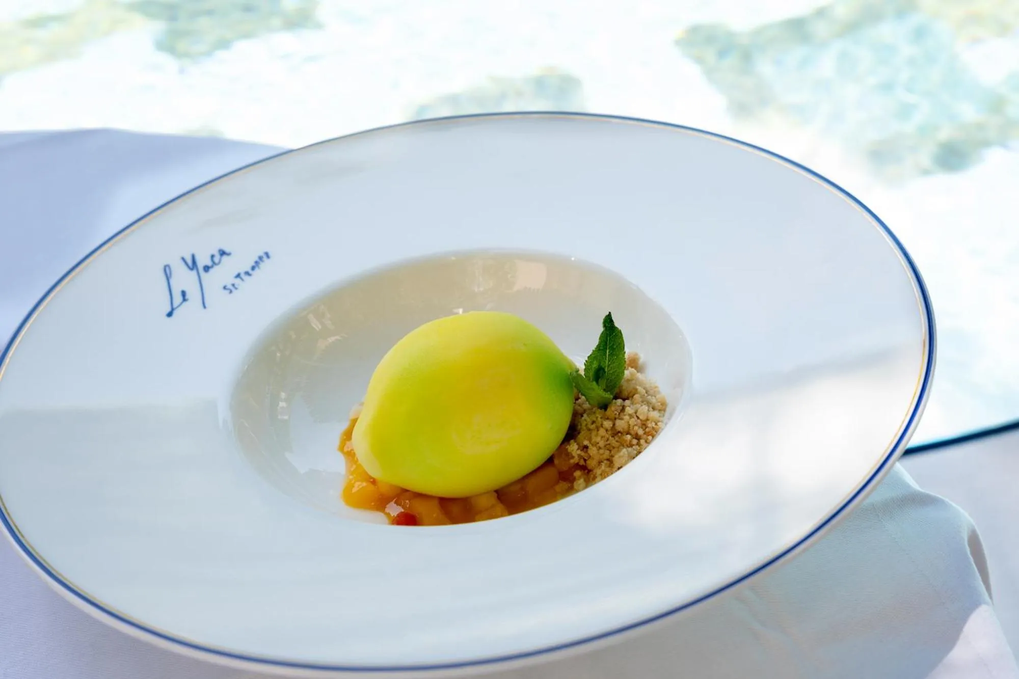 Restaurant/places to eat in Hôtel Le Y