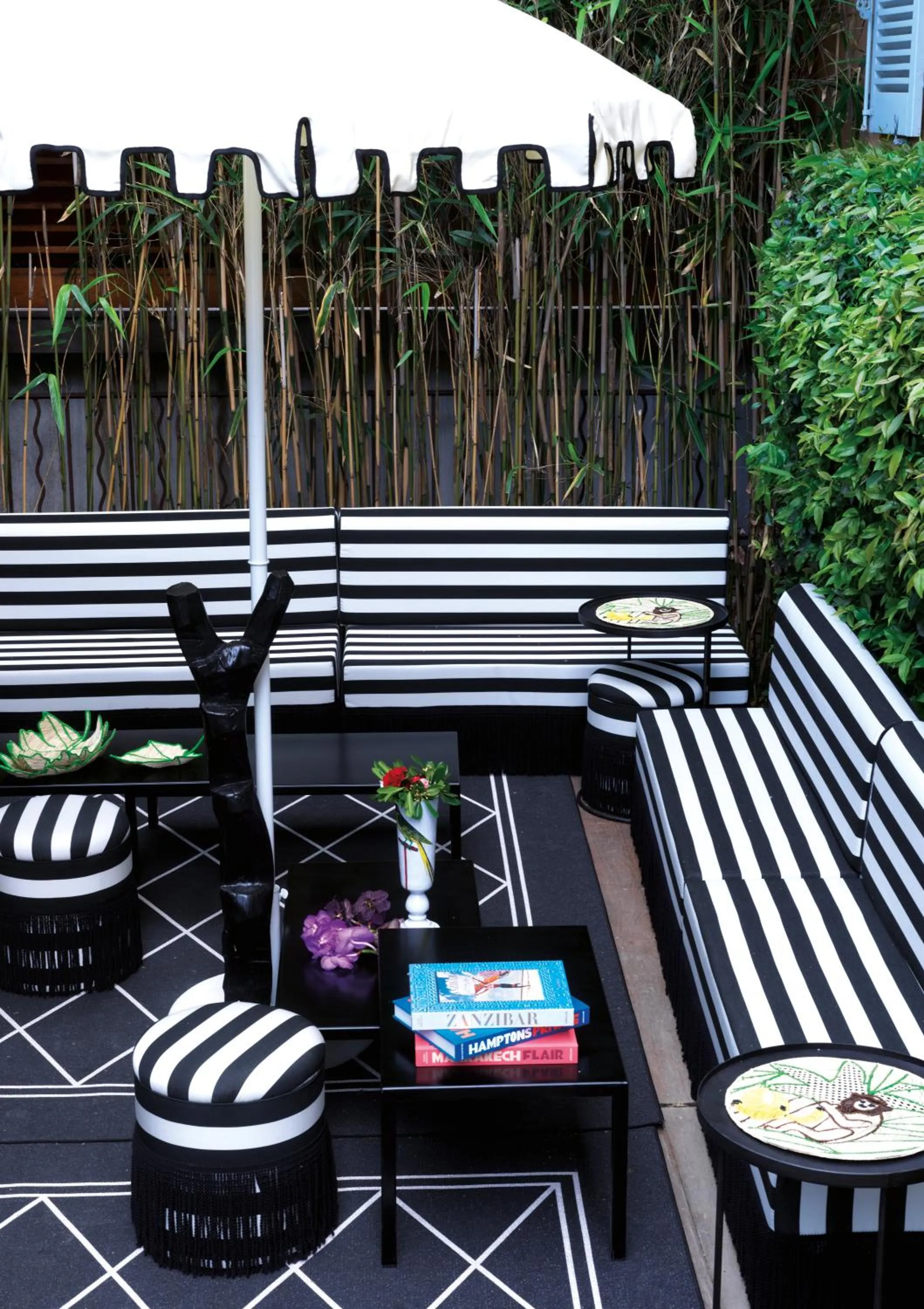 Patio in Hôtel Le Y