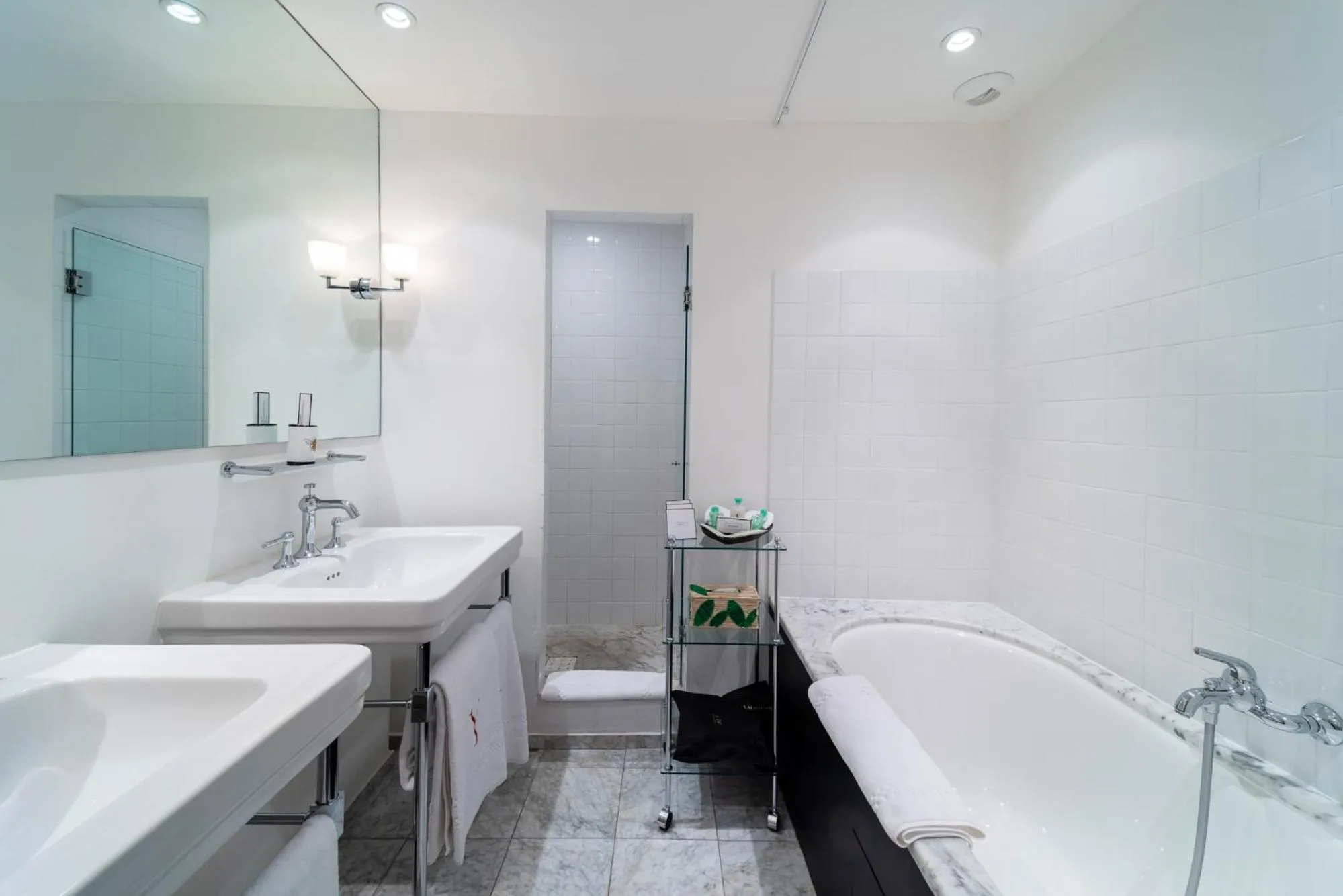 Bathroom in Hôtel Le Y