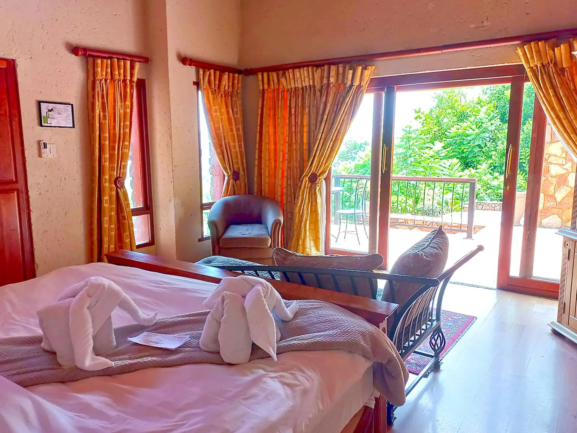 Bedroom, Bed in La Montagne Guest Lodge