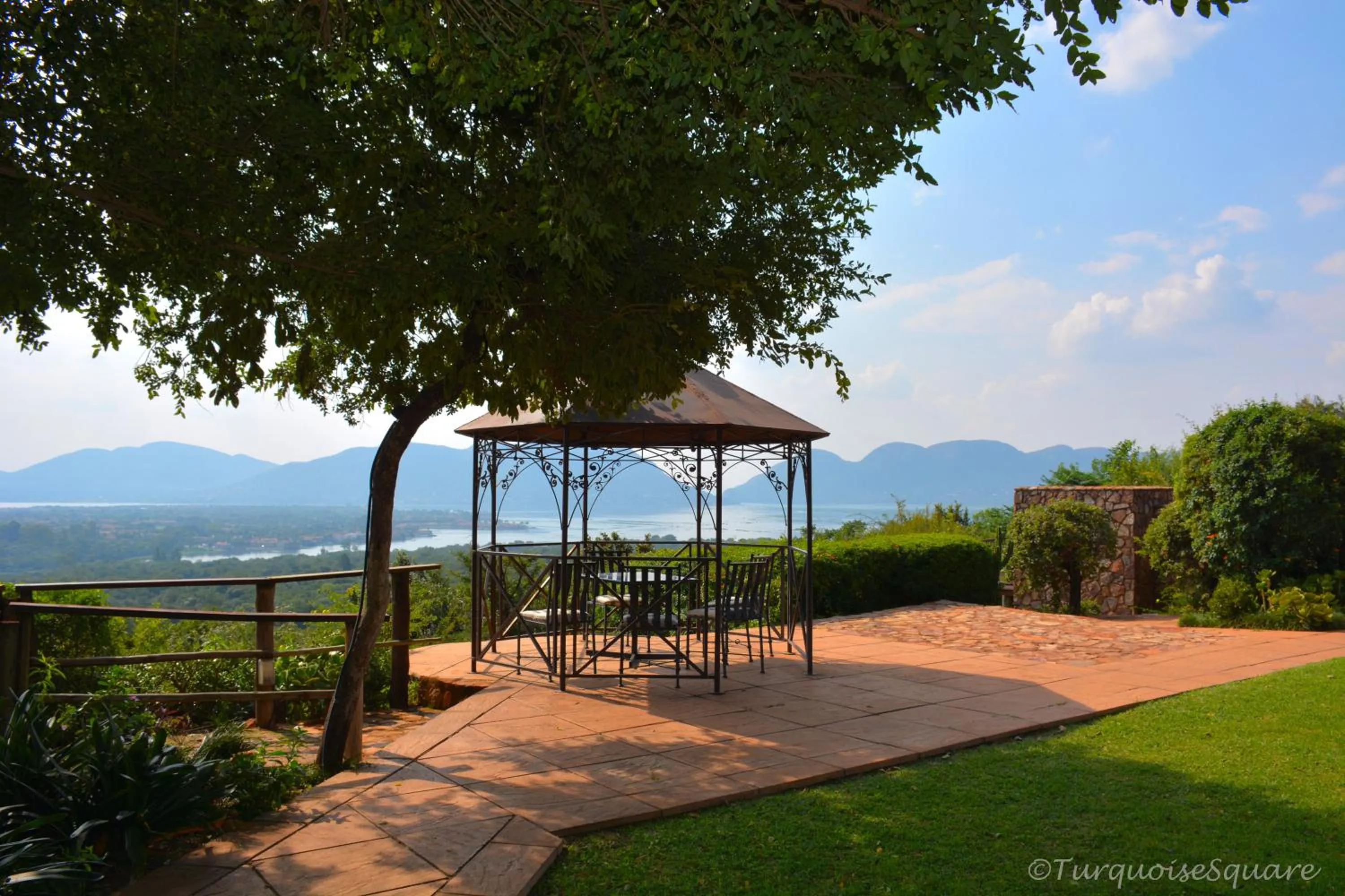 Lake view in La Montagne Guest Lodge