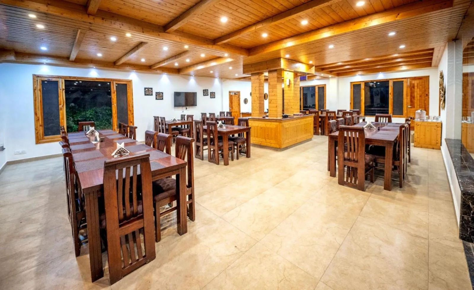 Restaurant/places to eat in Azure Chandertal Regency Hotel And Spa