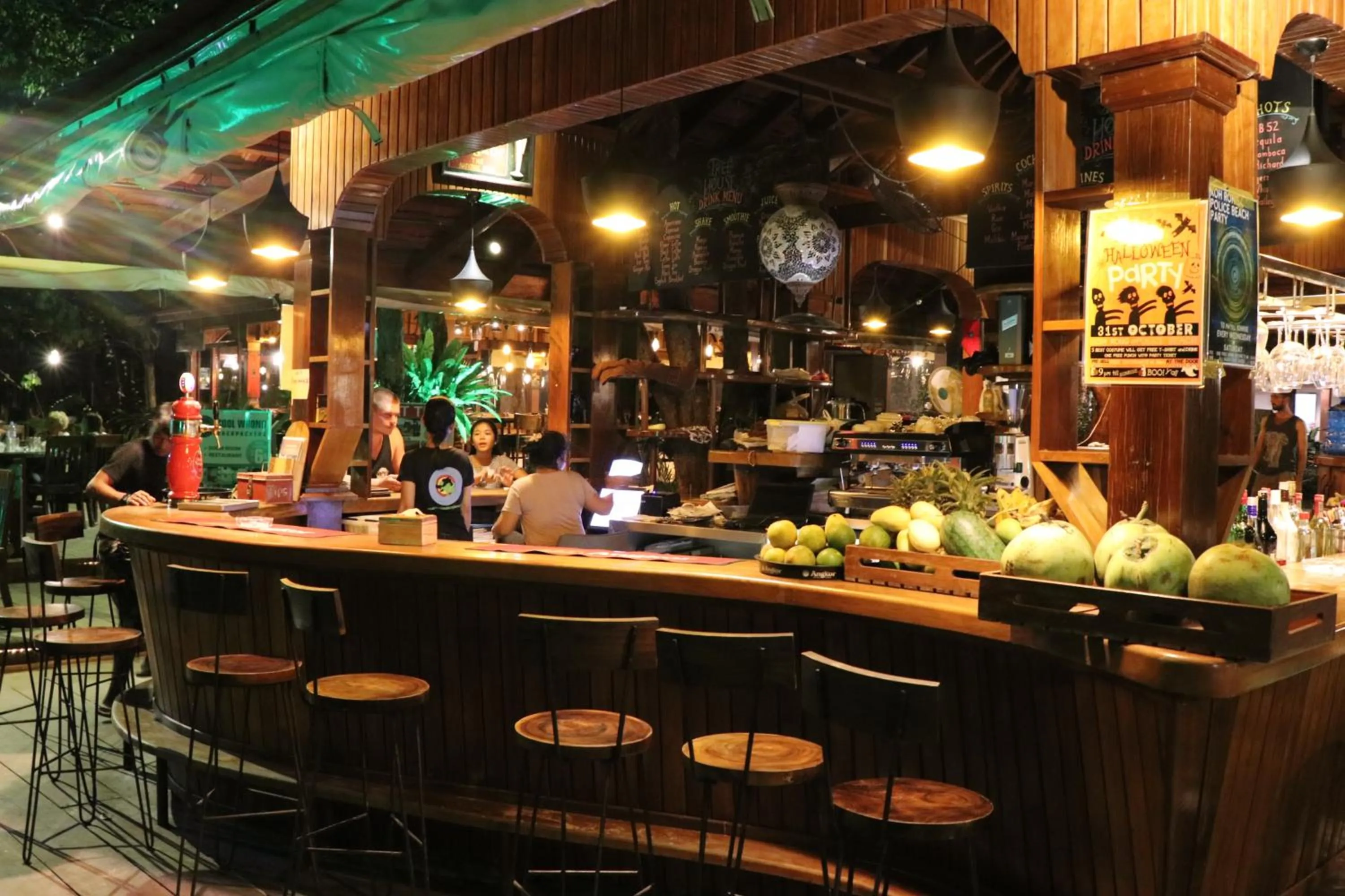 Lounge or bar in Tree House Bungalows