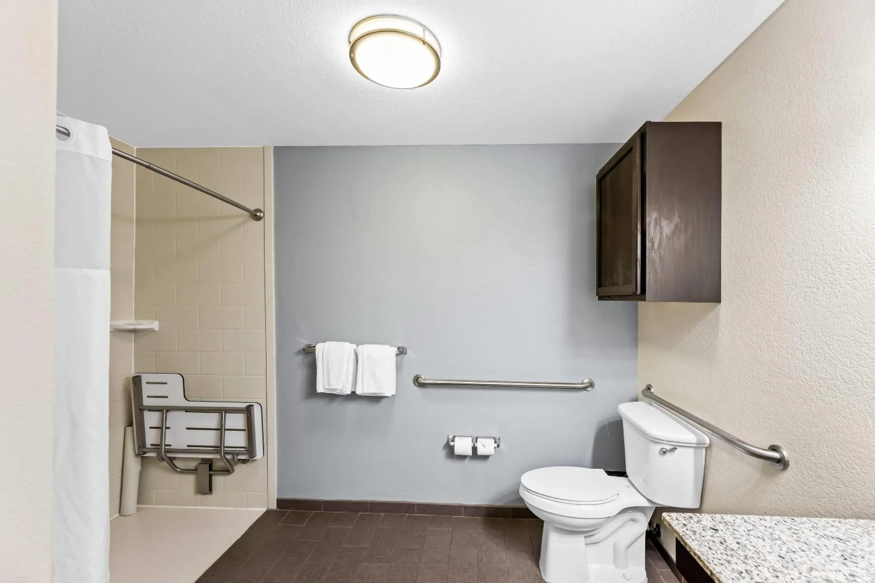 Bedroom in MainStay Suites Lufkin