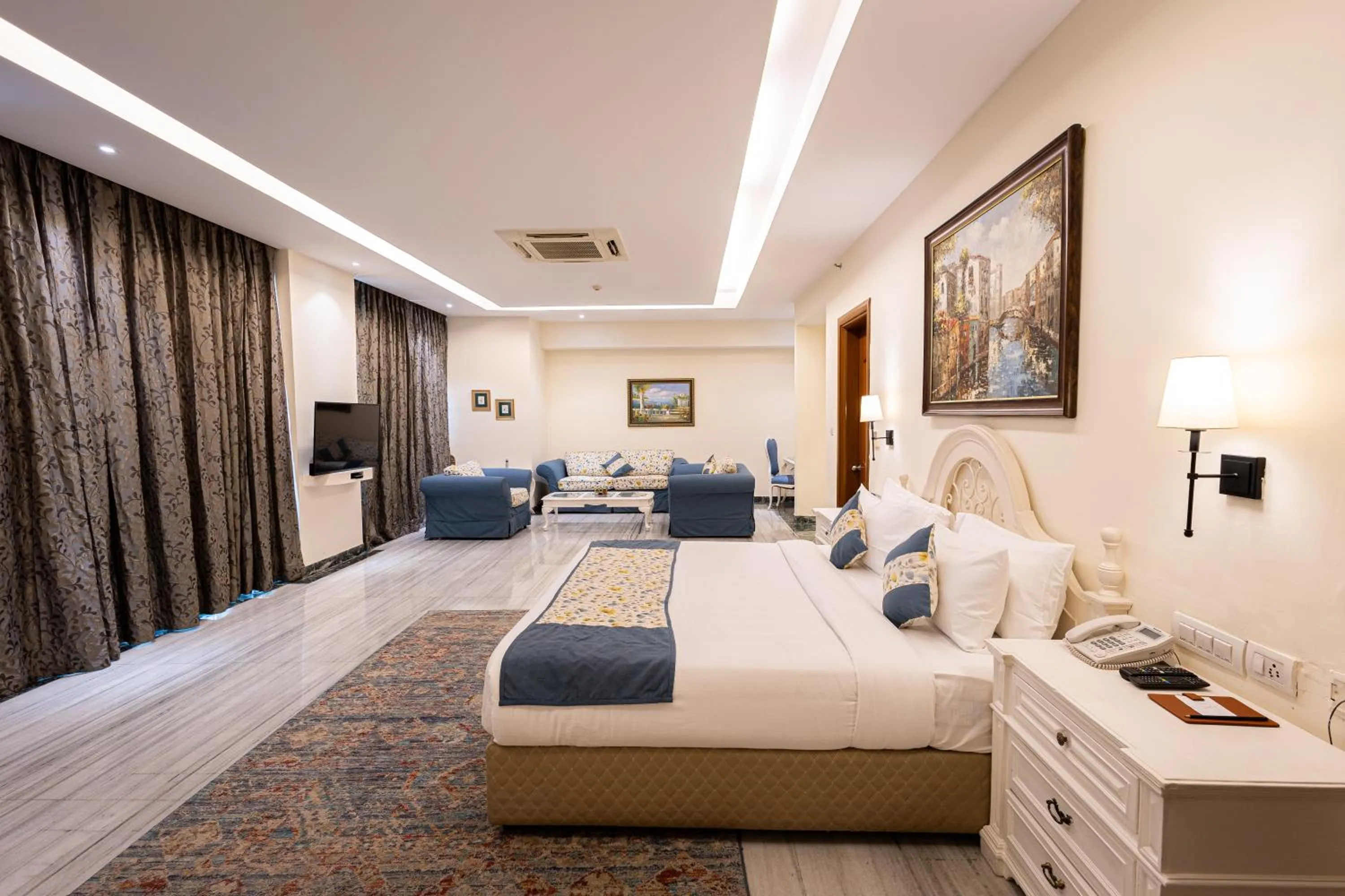 Bedroom, Bed in The BellaVista Hotel Chandigarh Panchkula