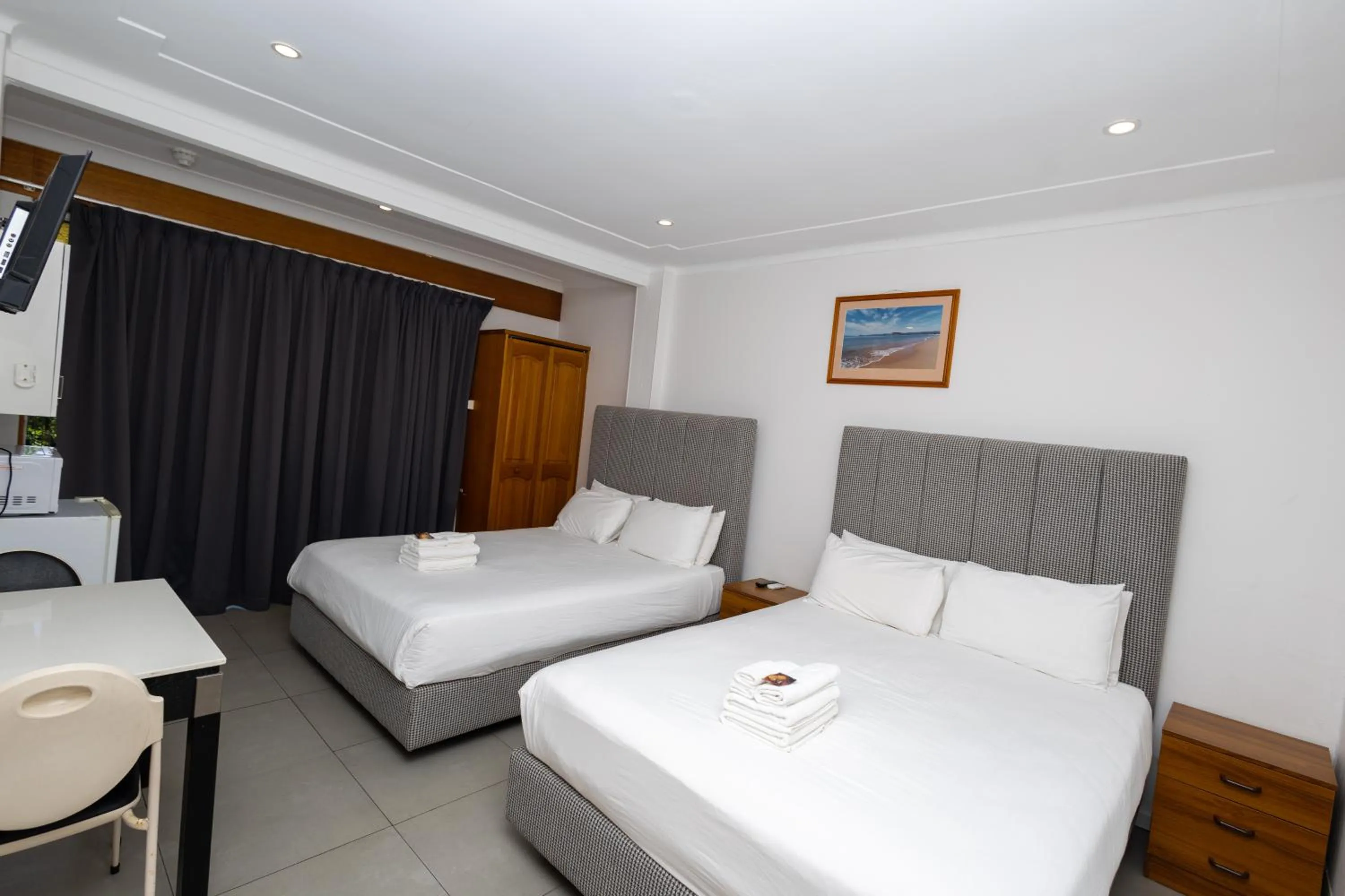 Bed in Gosford Inn Motel