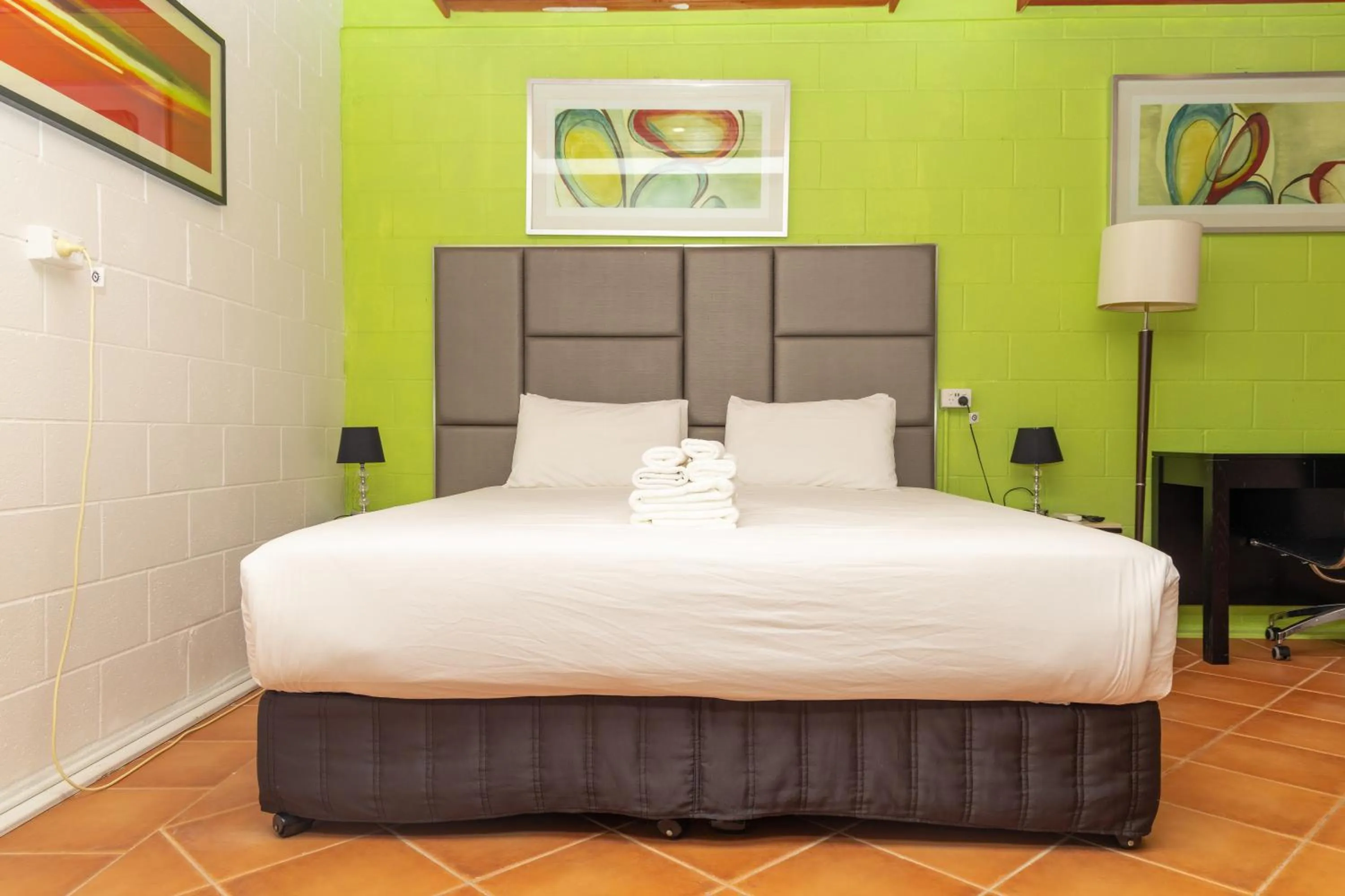 Bed in Gosford Inn Motel