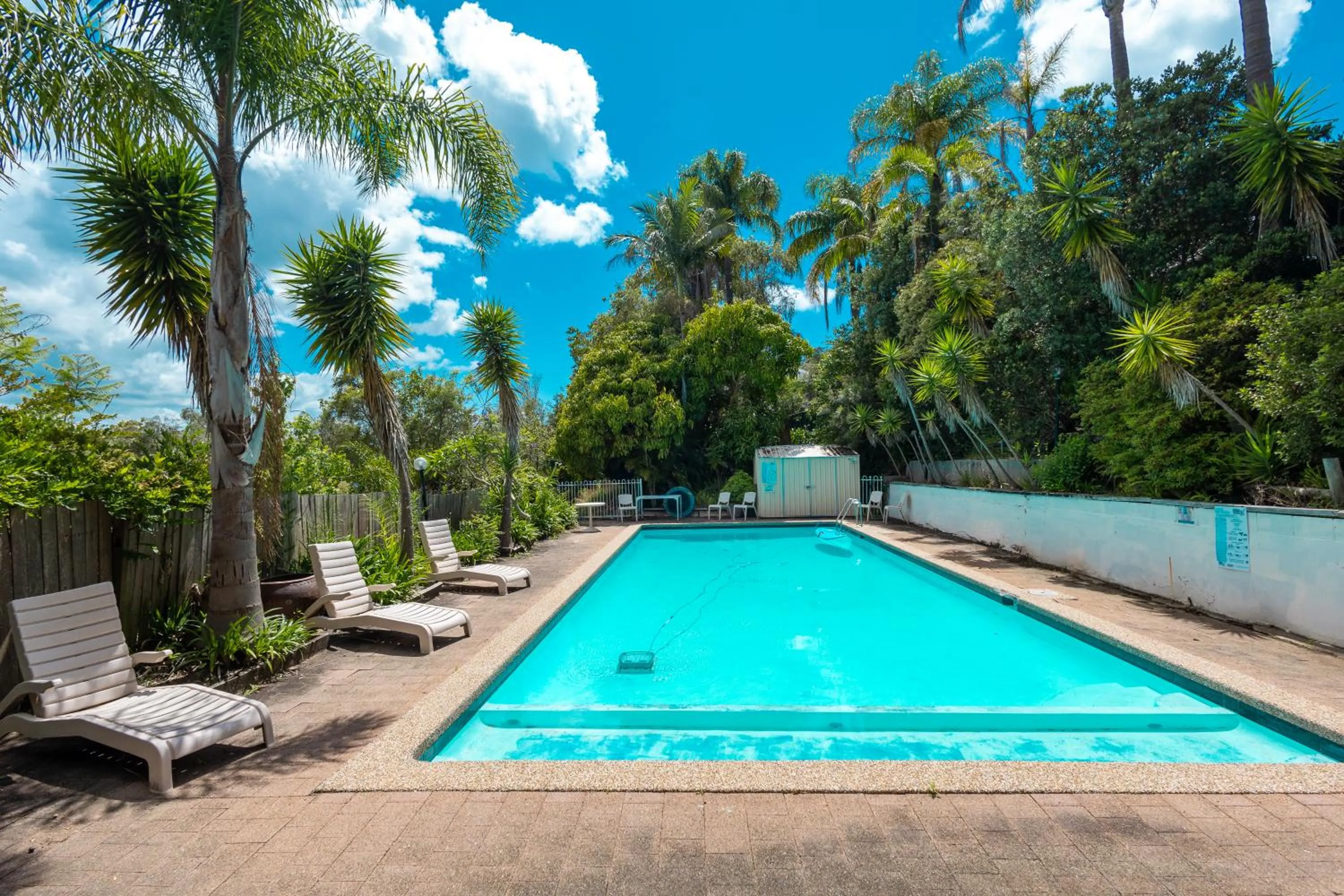 Pool view in Gosford Inn Motel