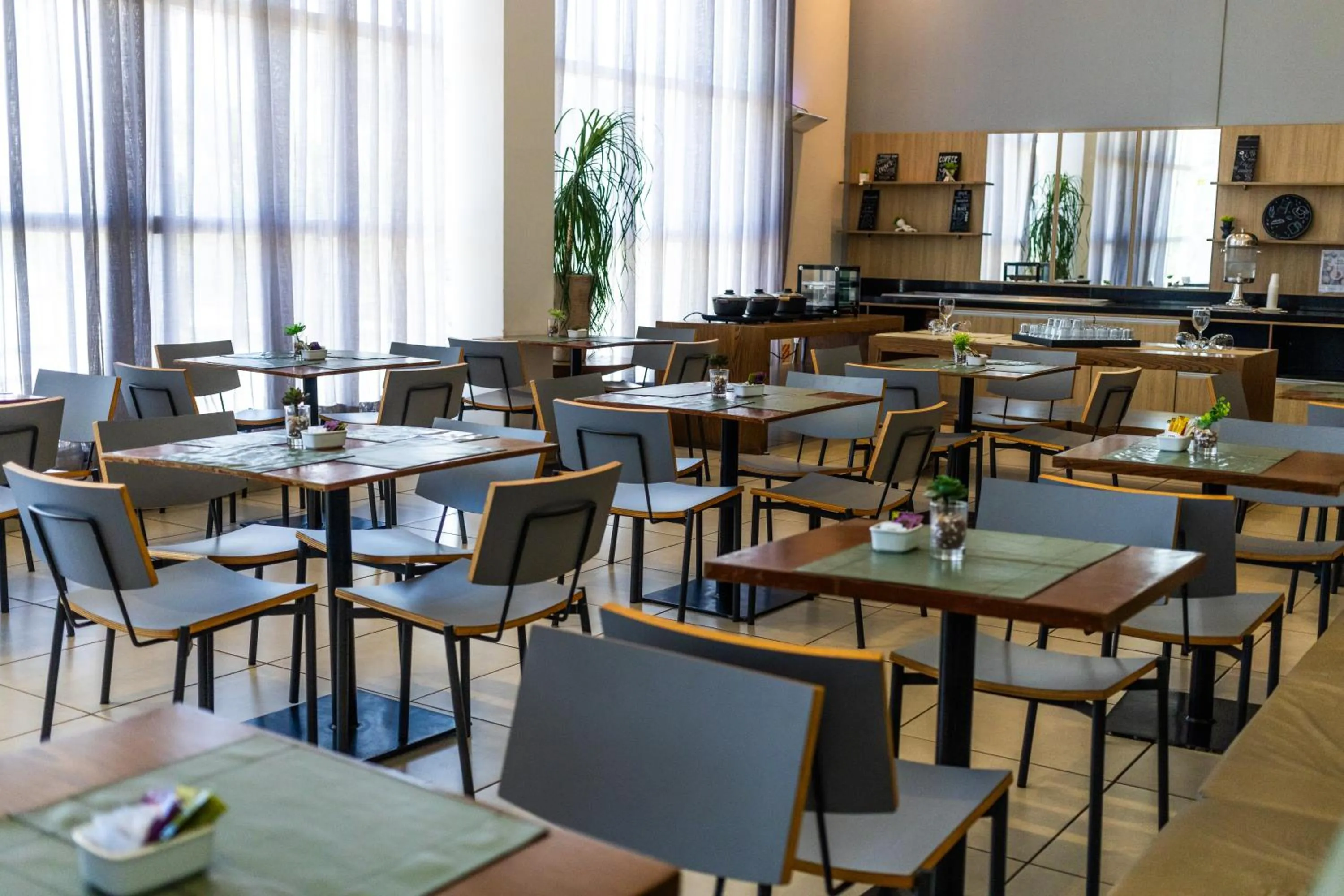 Restaurant/places to eat in Tulip Inn Campos dos Goytacazes