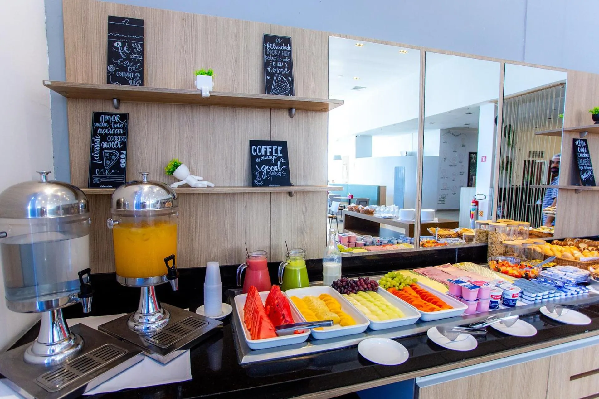 Breakfast in Tulip Inn Campos dos Goytacazes