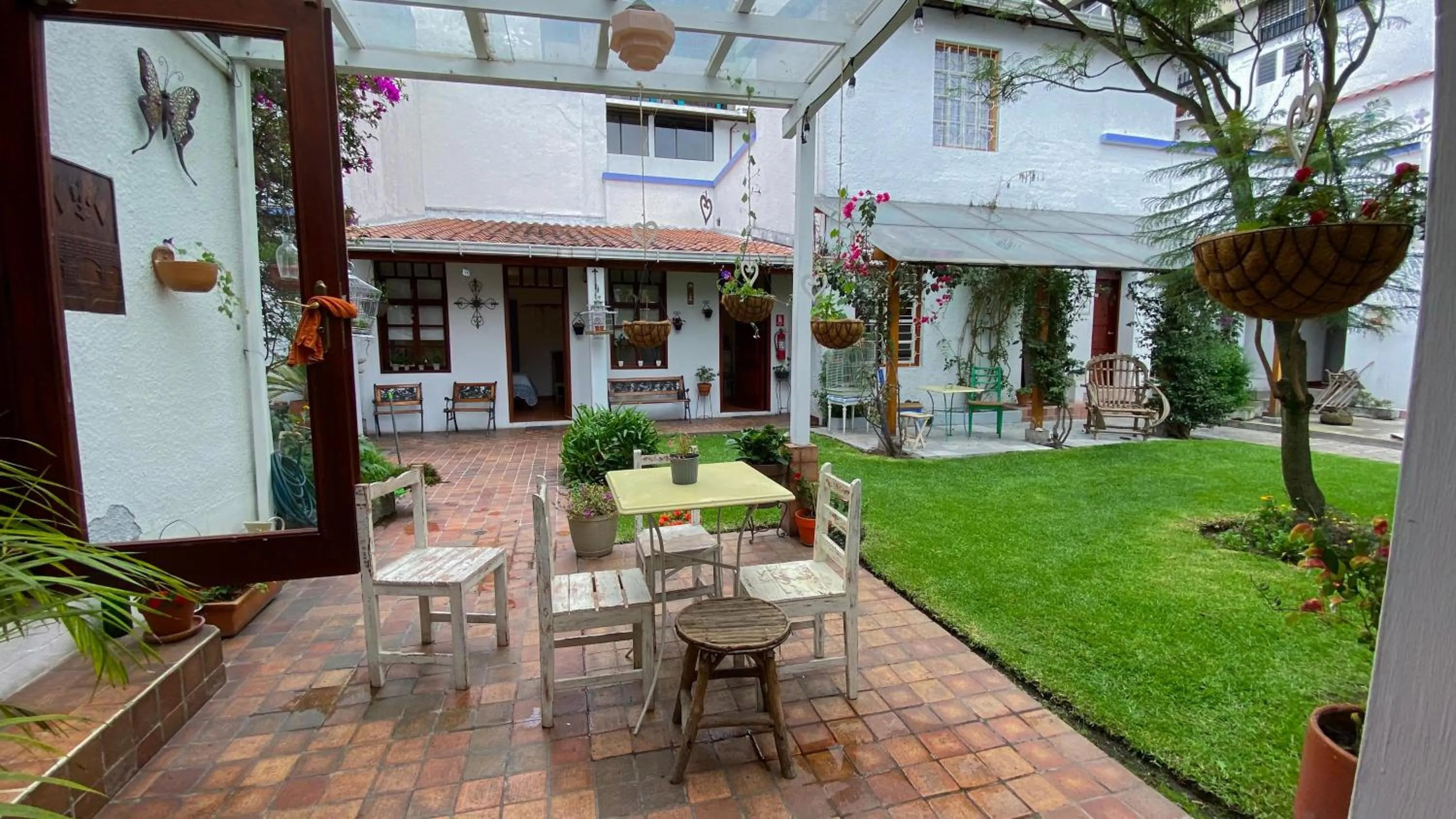 Patio in Sakti Hostal B&B