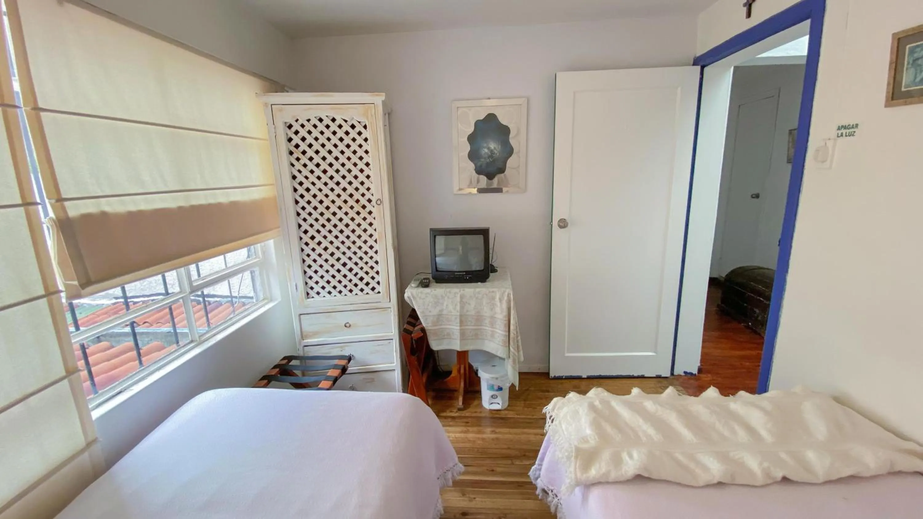 Photo of the whole room, Bed in Sakti Hostal B&B