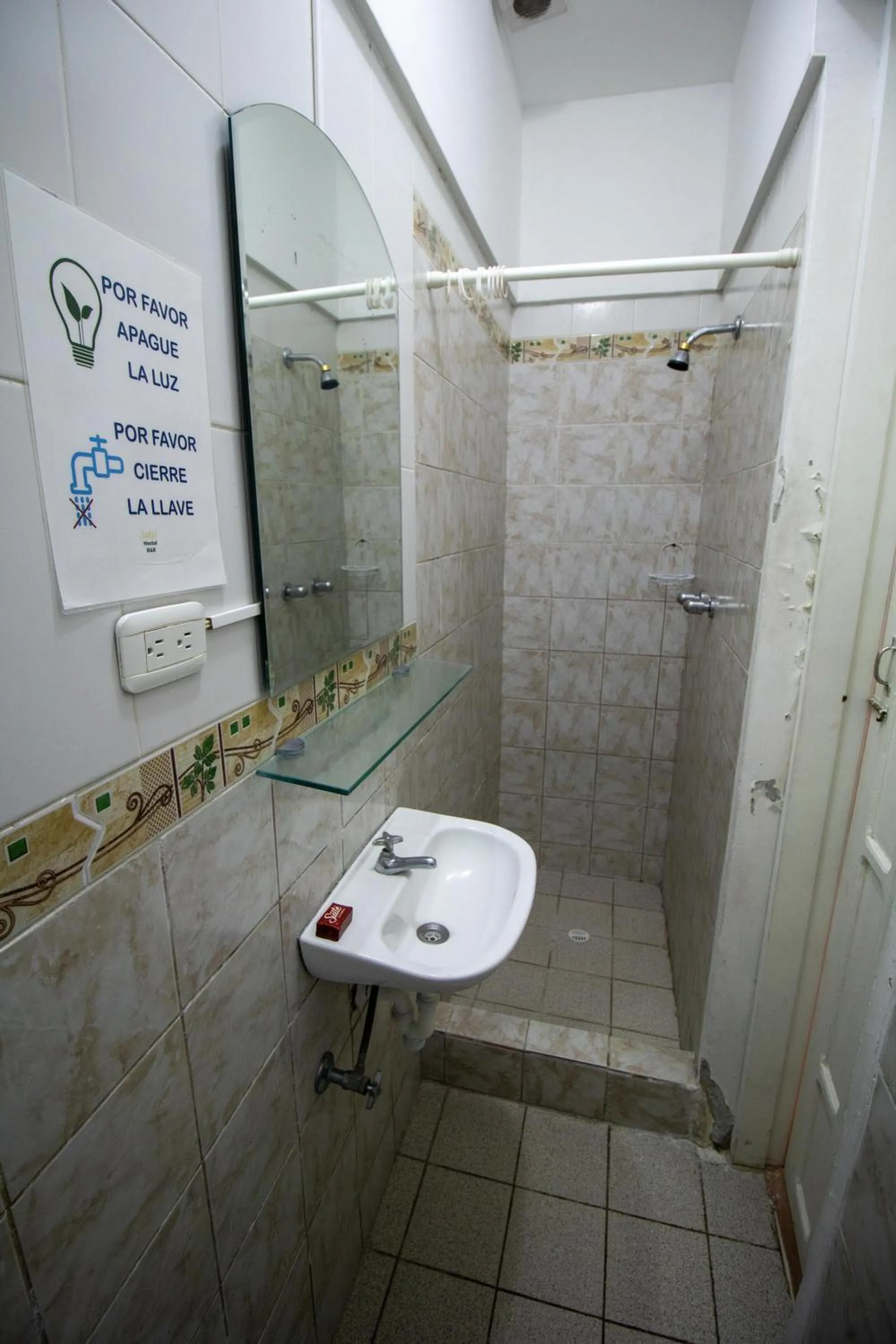 Bathroom in Sakti Hostal B&B