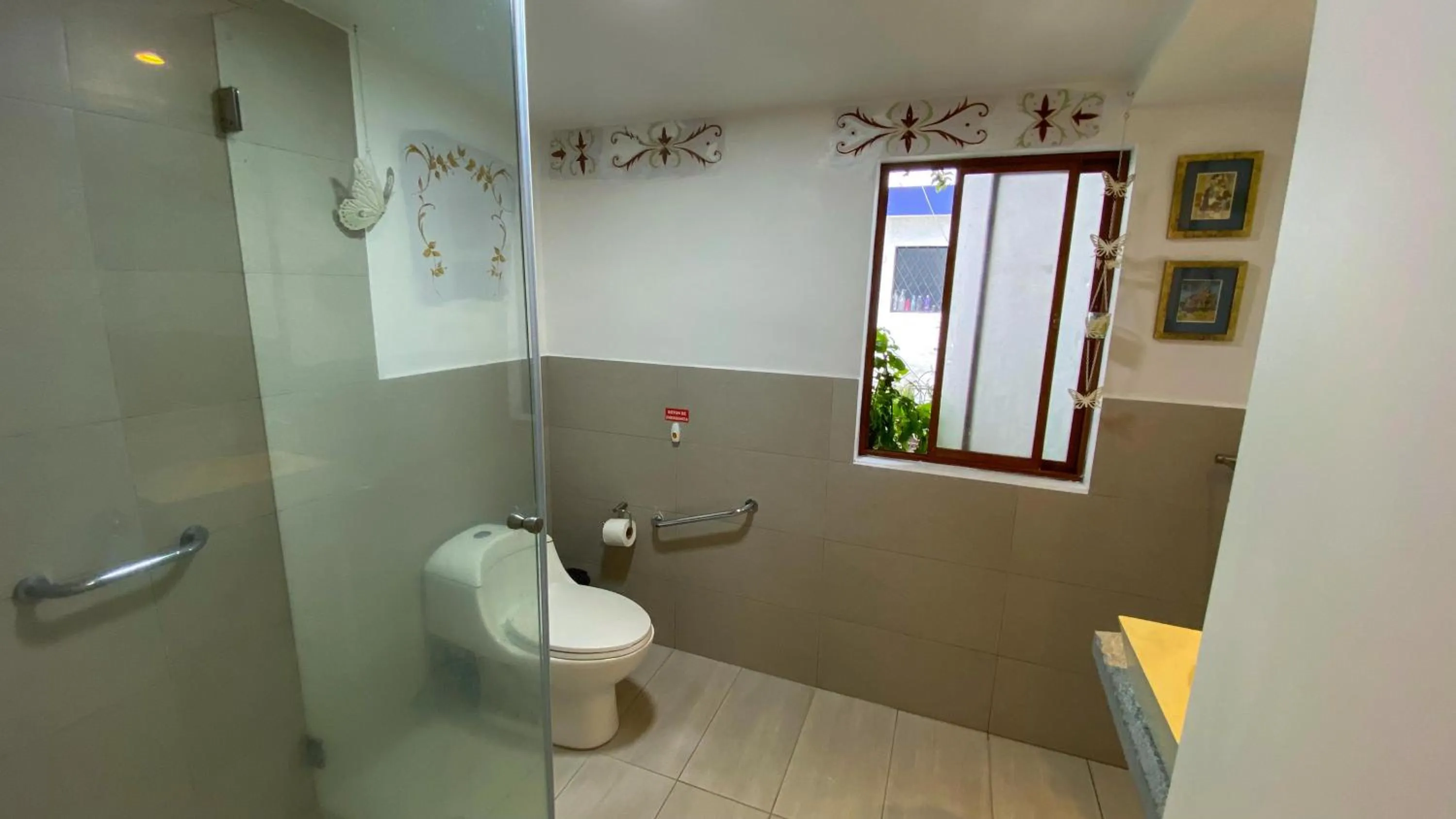 Bathroom in Sakti Hostal B&B