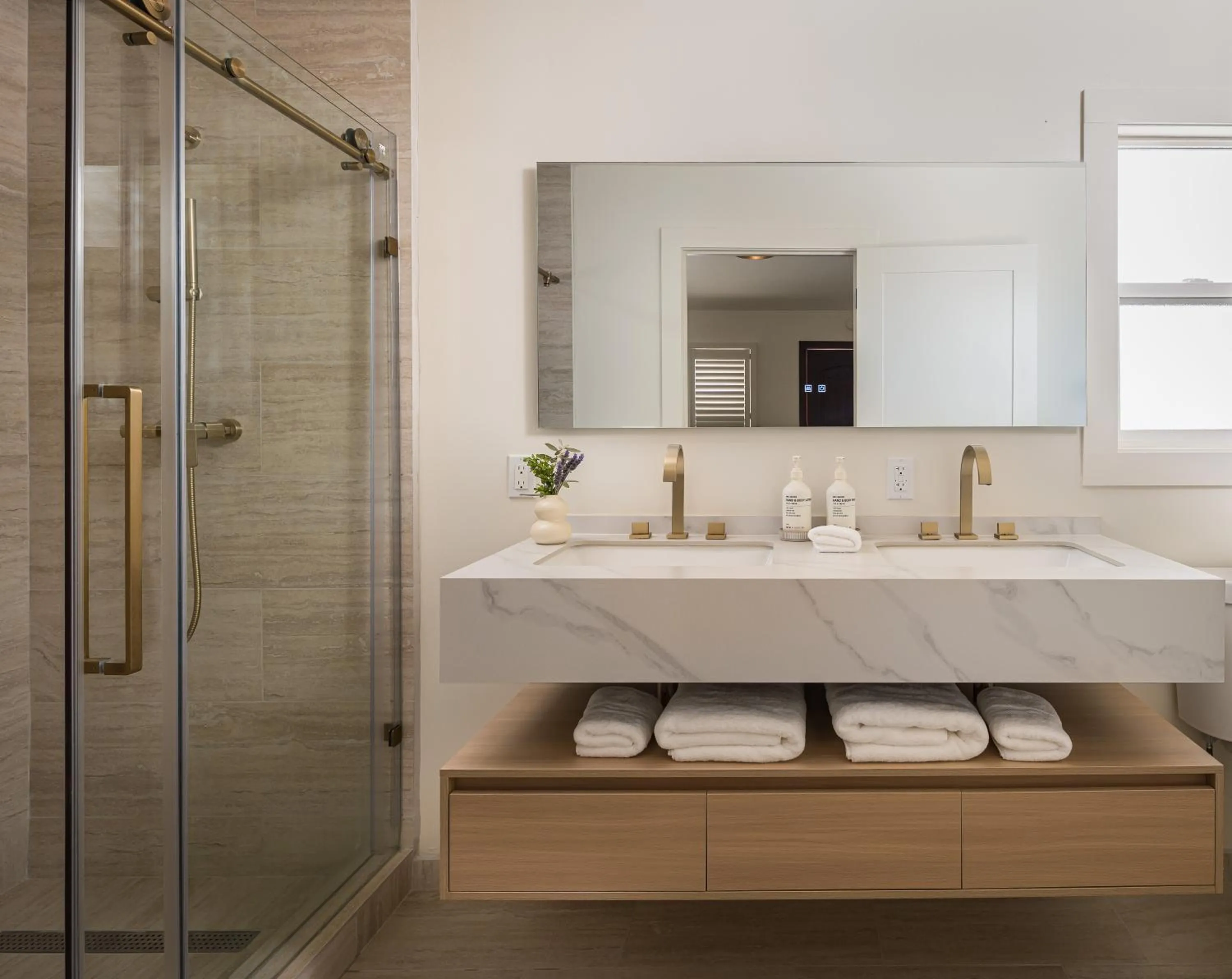 Standard King Room - single occupancy in Casia Inn