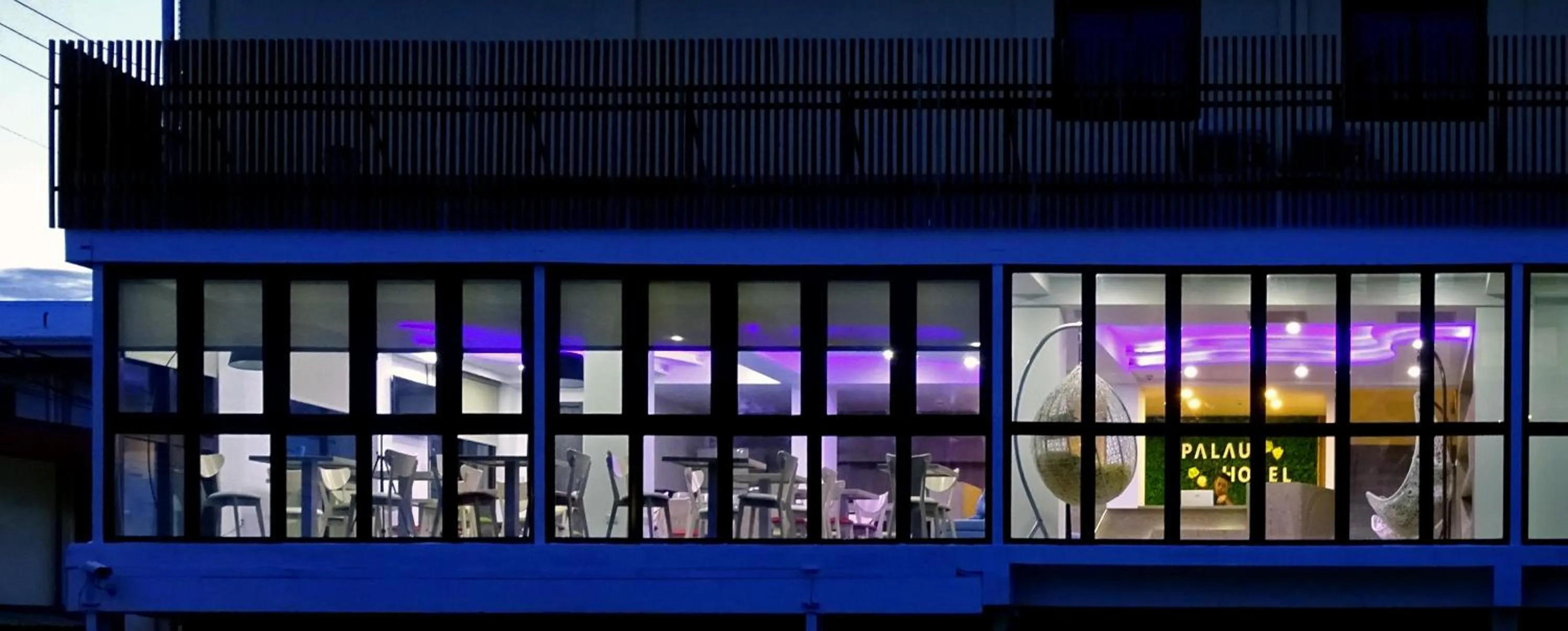 Facade/entrance in Palau Hotel