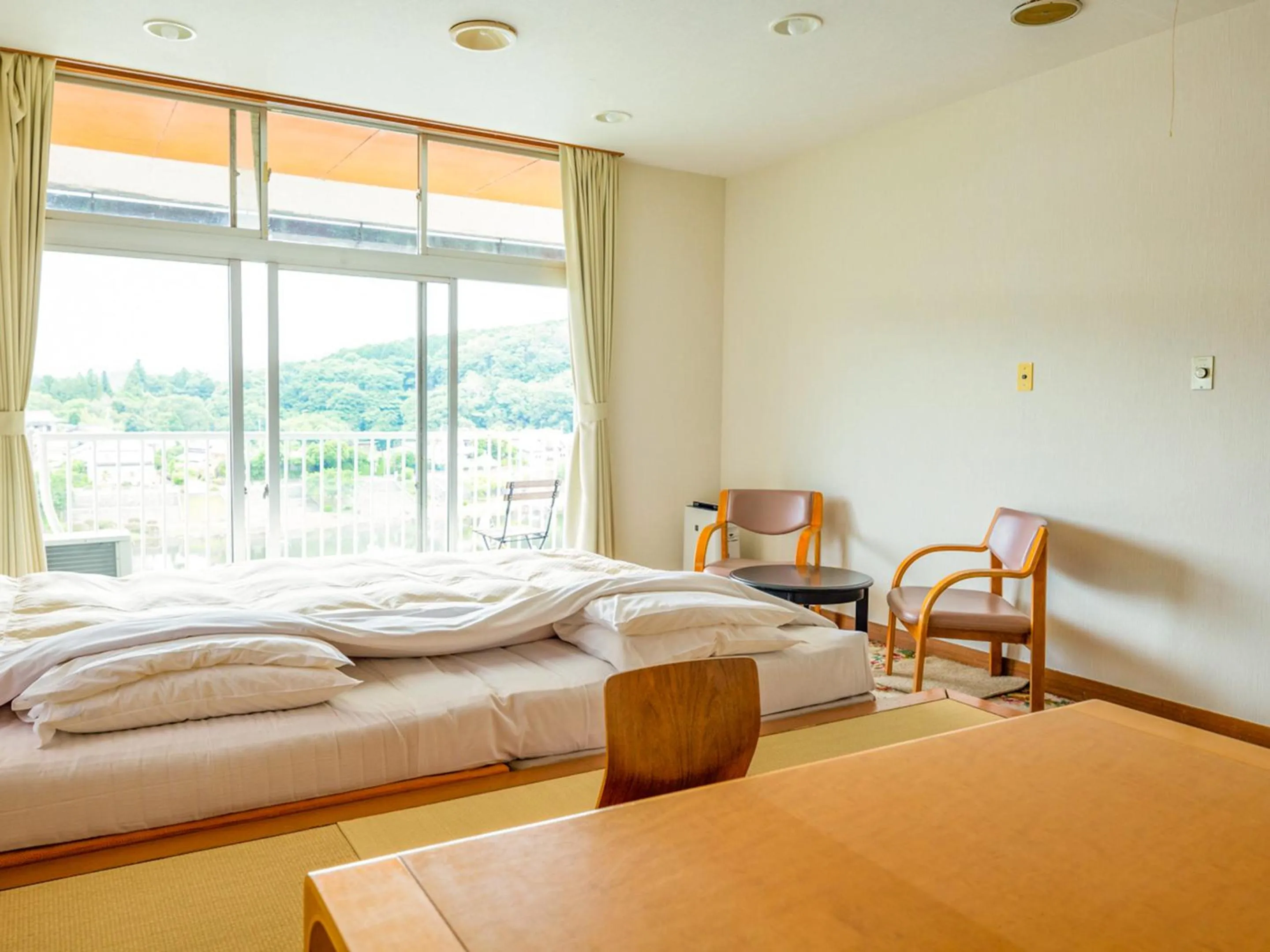 Photo of the whole room, Bed in Kameyama Onsen Hotel
