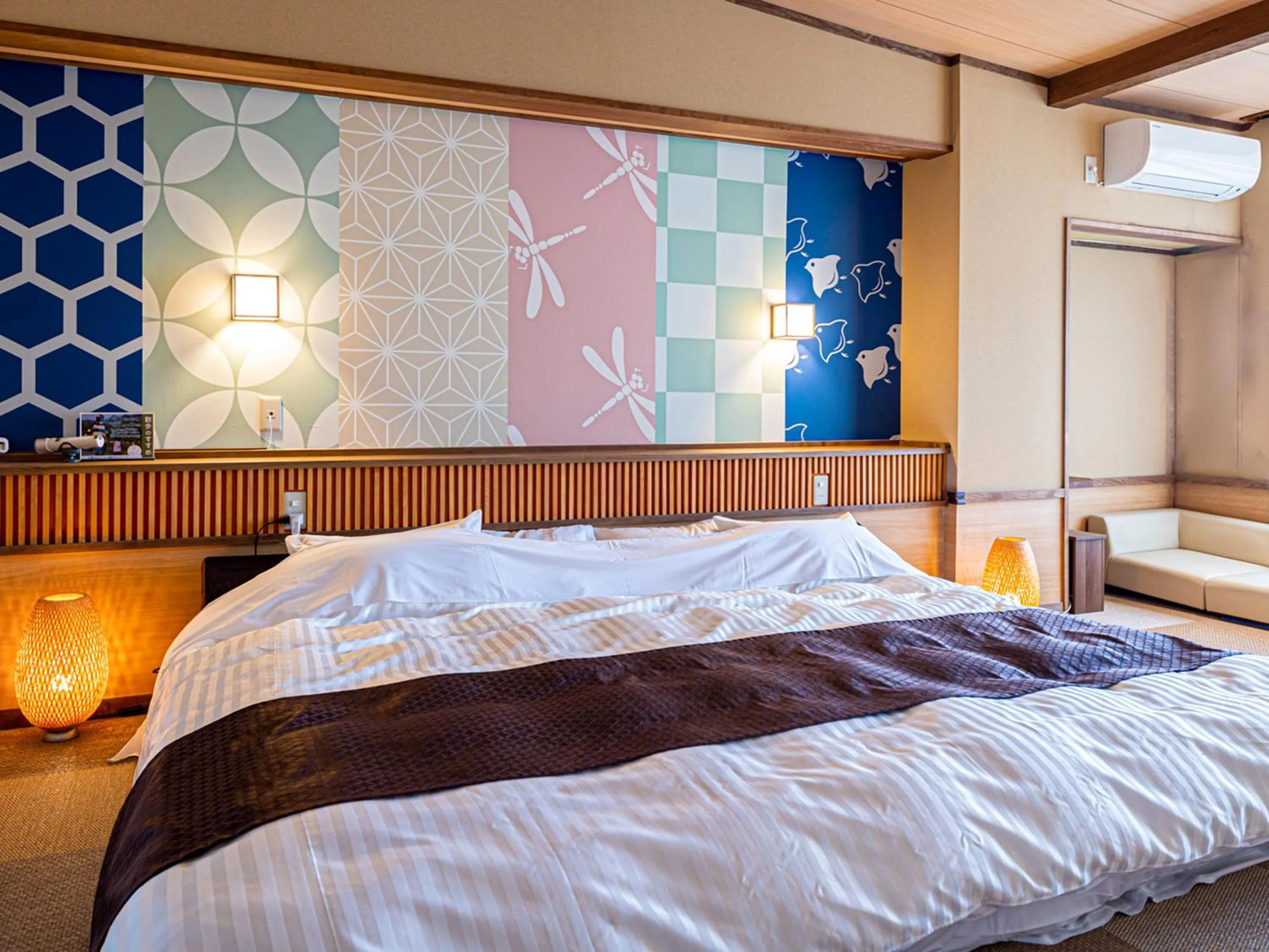 Photo of the whole room, Bed in Kameyama Onsen Hotel