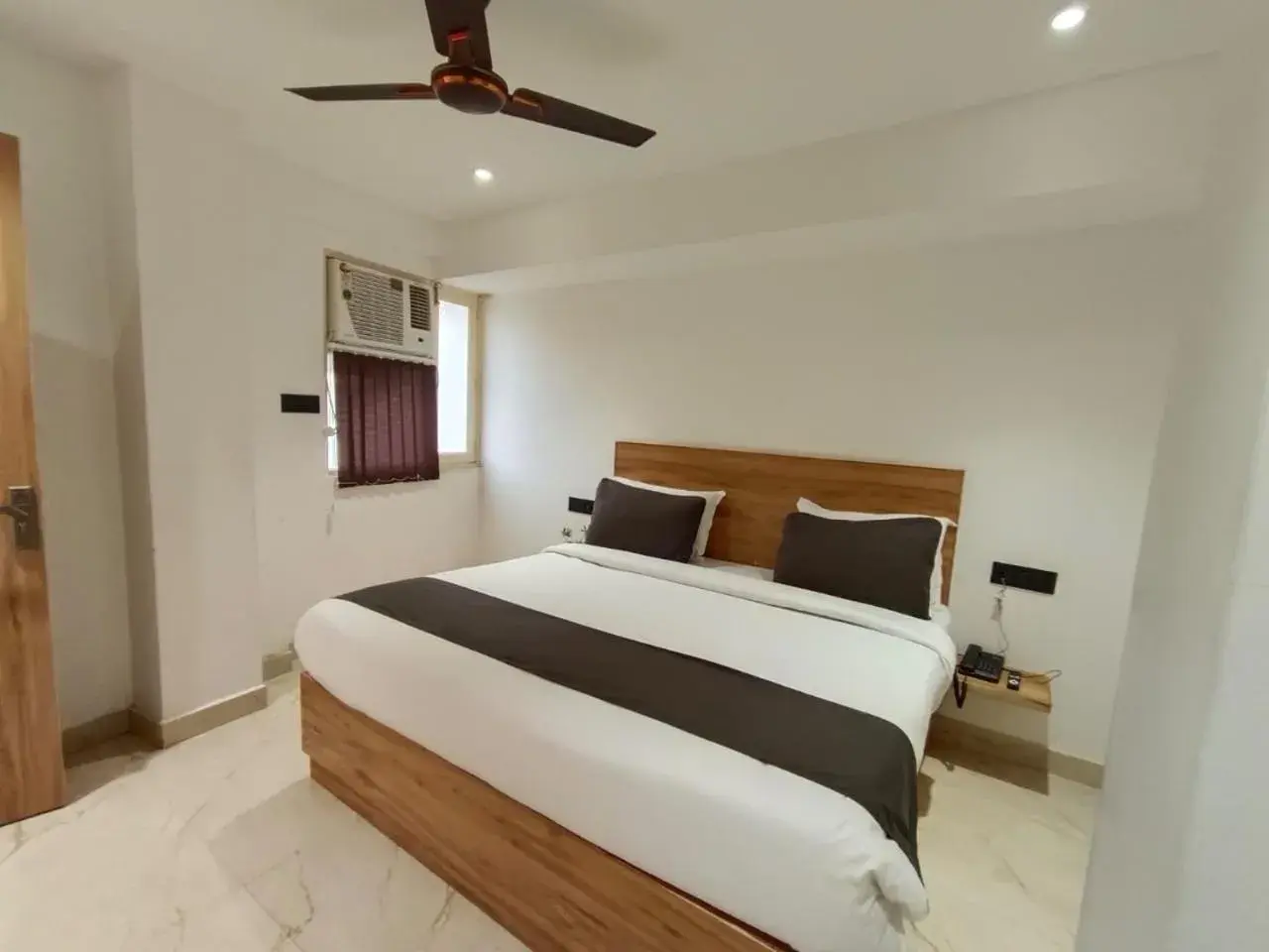 Double Room in Hotel Star City Near Terminal T3 Airport & Aerocity Double Room in Hotel Star City Near Terminal T3 Airport & Aerocity