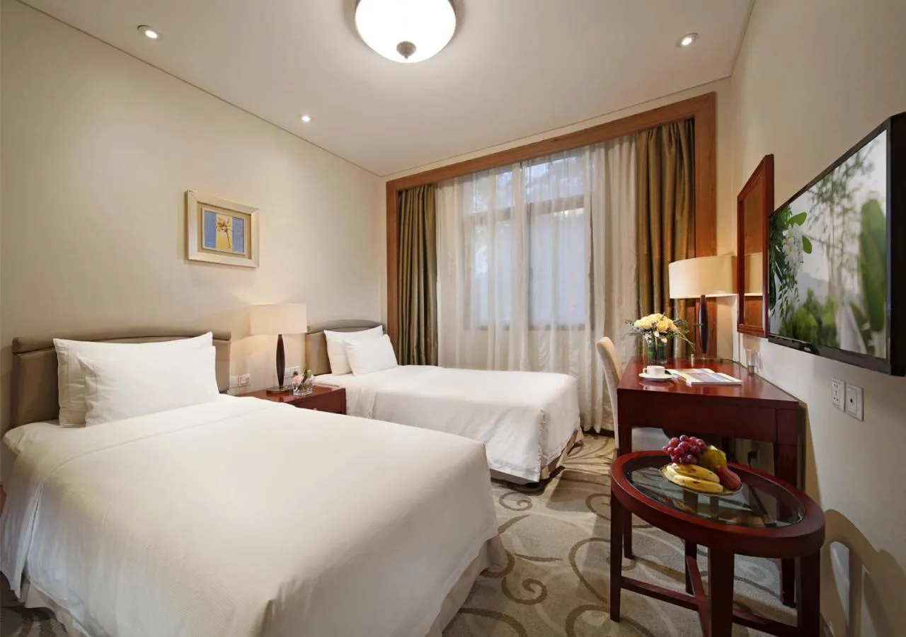 Bed in City Hotel Xiamen-Free Welcome Fruits