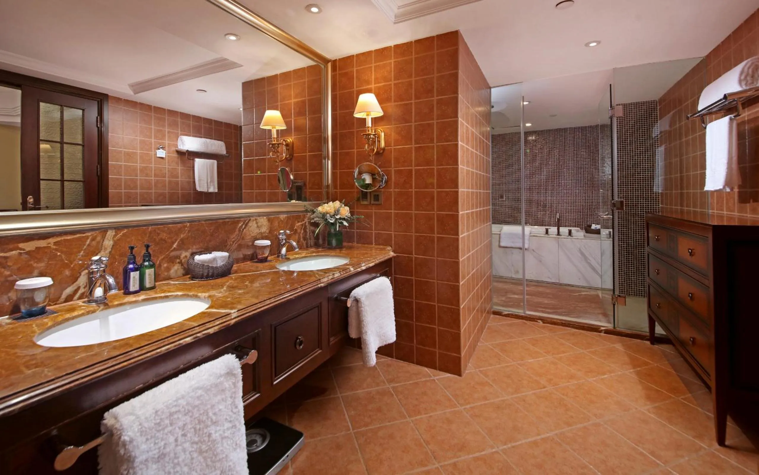 Bathroom in City Hotel Xiamen-Free Welcome Fruits