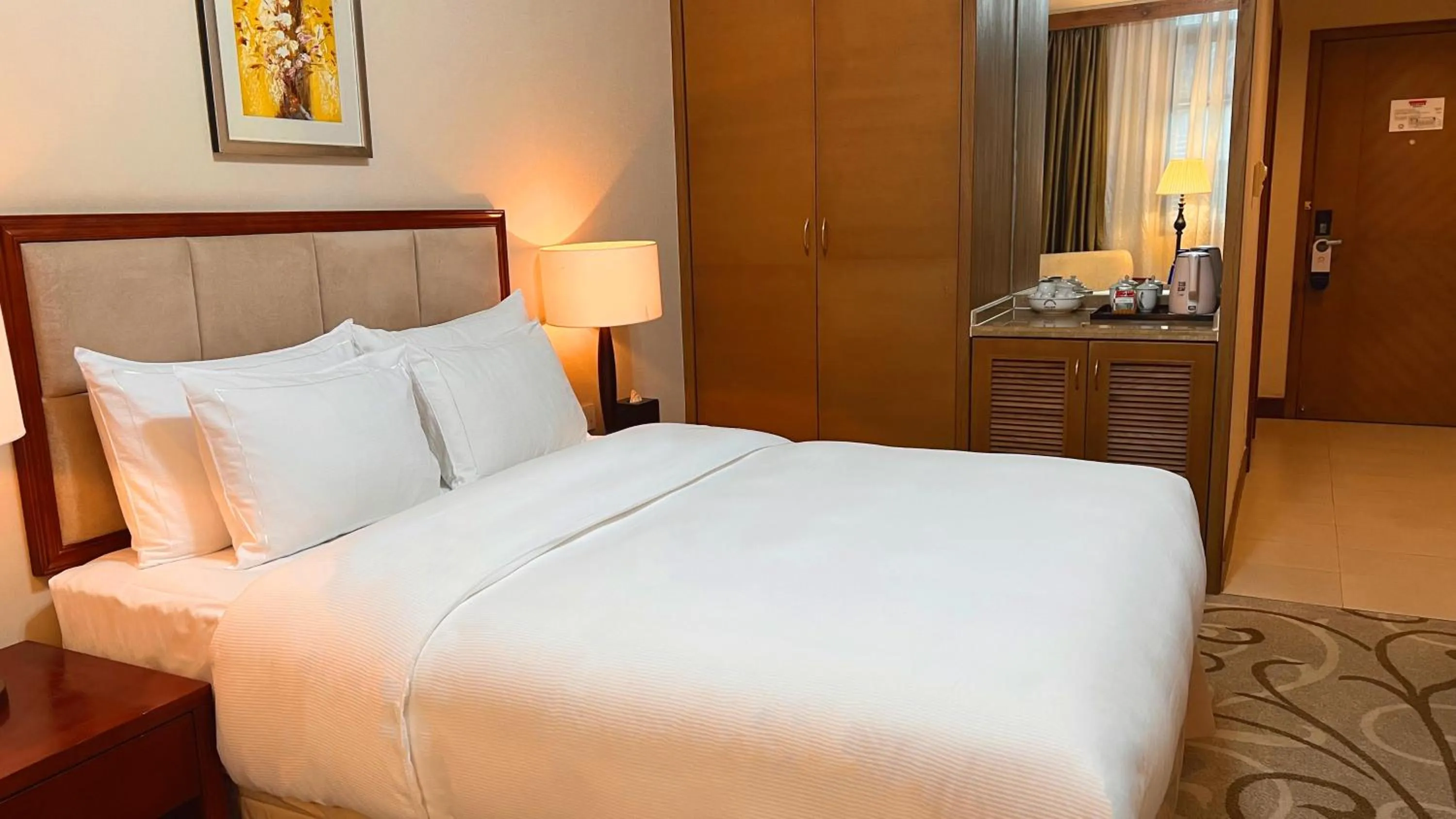 Bedroom, Bed in City Hotel Xiamen-Free Welcome Fruits